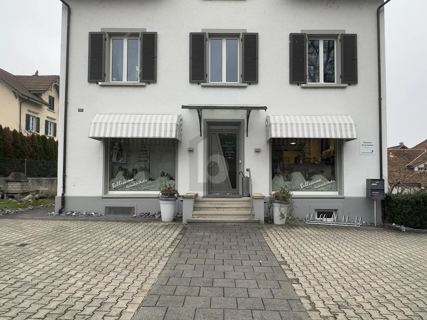 NELLO STILE ART NOUVEAU RAPPRESENTATIVO CON POSTI AUTO - Foto 1 di 6