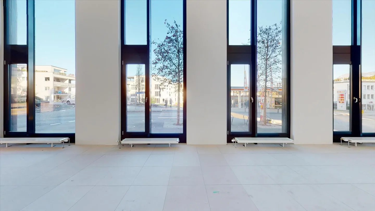 Espaces commerciaux de haute qualité au rez-de-chaussée - Photo 3 sur 12