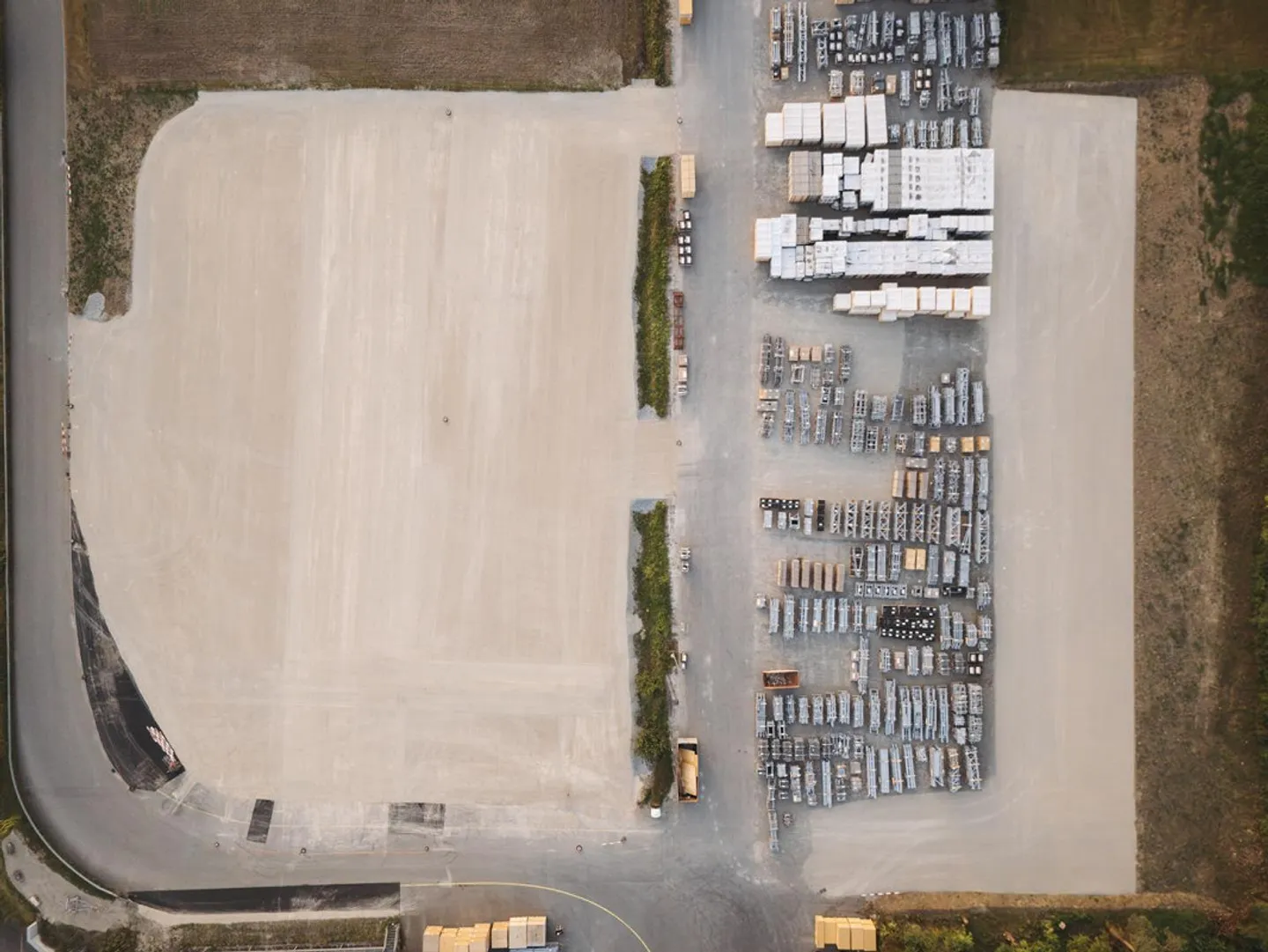 Terrain industriel et commercial - Photo 2 sur 3