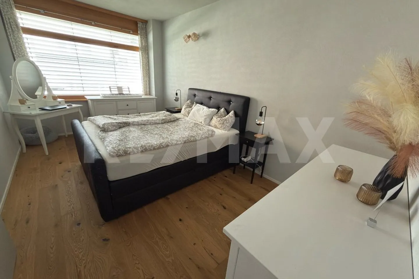Modern, loft-like 2.5-room apartment in the center of Küblis - Photo 3 of 7