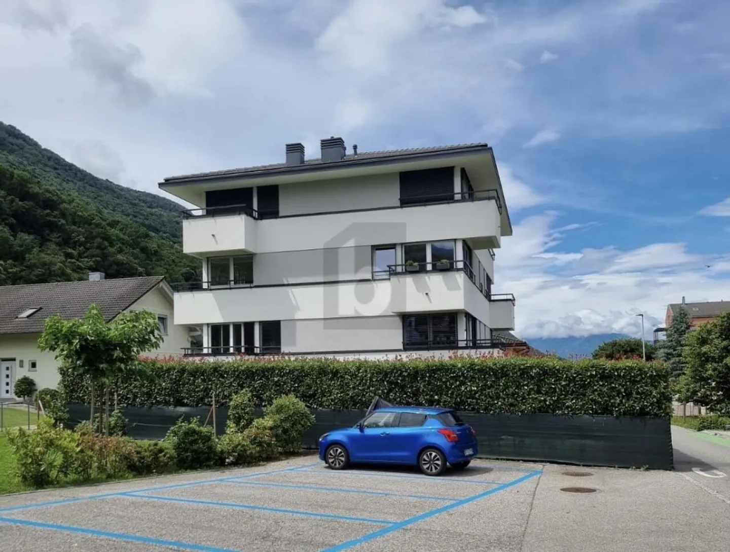 Studio moderno con giardino privato - Foto 2 di 6