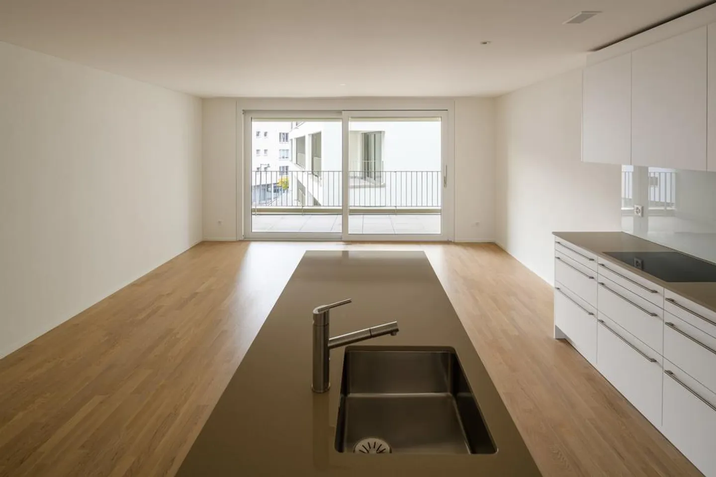 Modernes Apartment mit Balkonblick - Foto 2 von 7