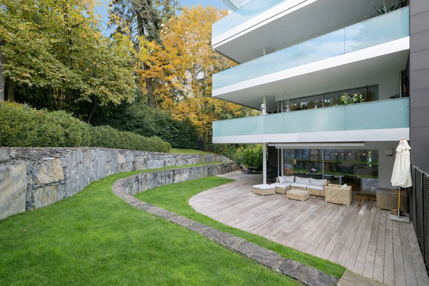 5,5-Zimmer-Wohnung mit Garten im Stadtzentrum von Nyon - Foto 1 von 7