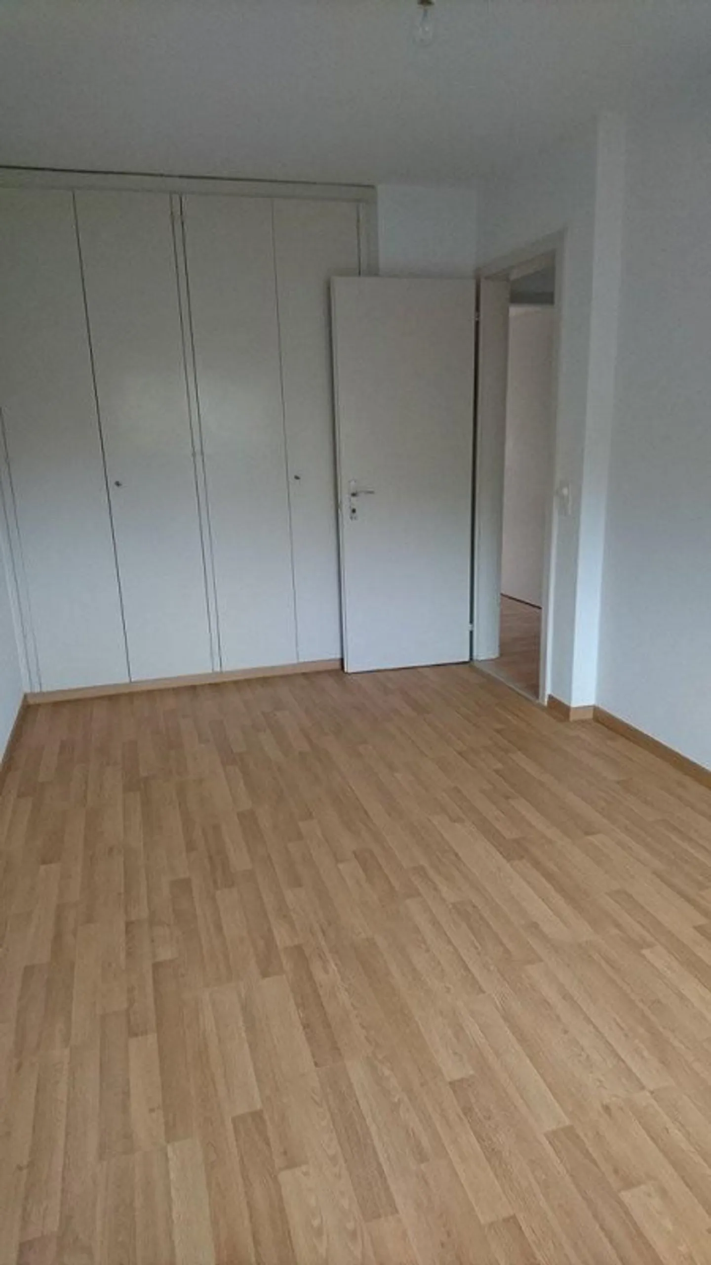 Vivere in una posizione tranquilla ad Adliswil - limitato fino al 30.09.2027 - Foto 4 di 6