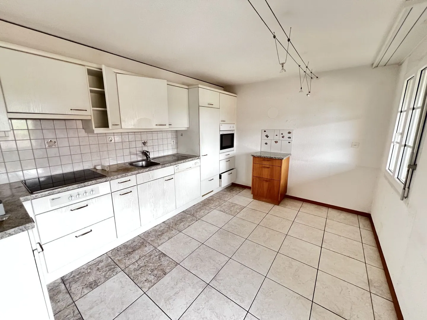 Vivere spazioso (4.5 stanze) nel centro di Gondiswil - Foto 1 di 11