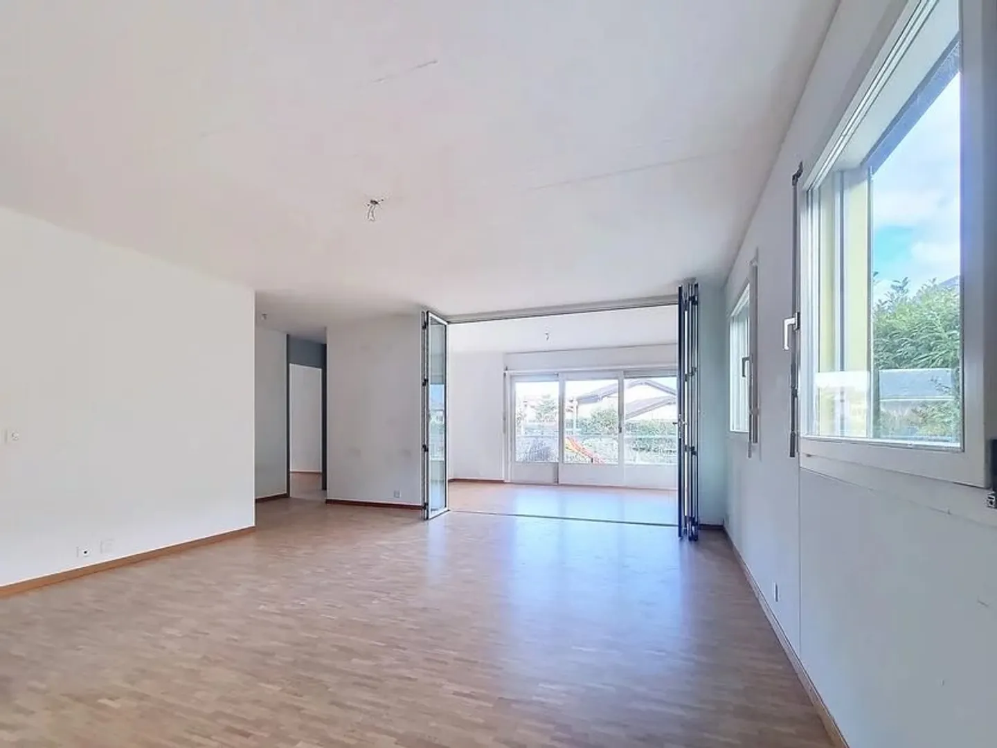 Geräumige Wohnung im Erdgeschoss - Foto 2 von 12