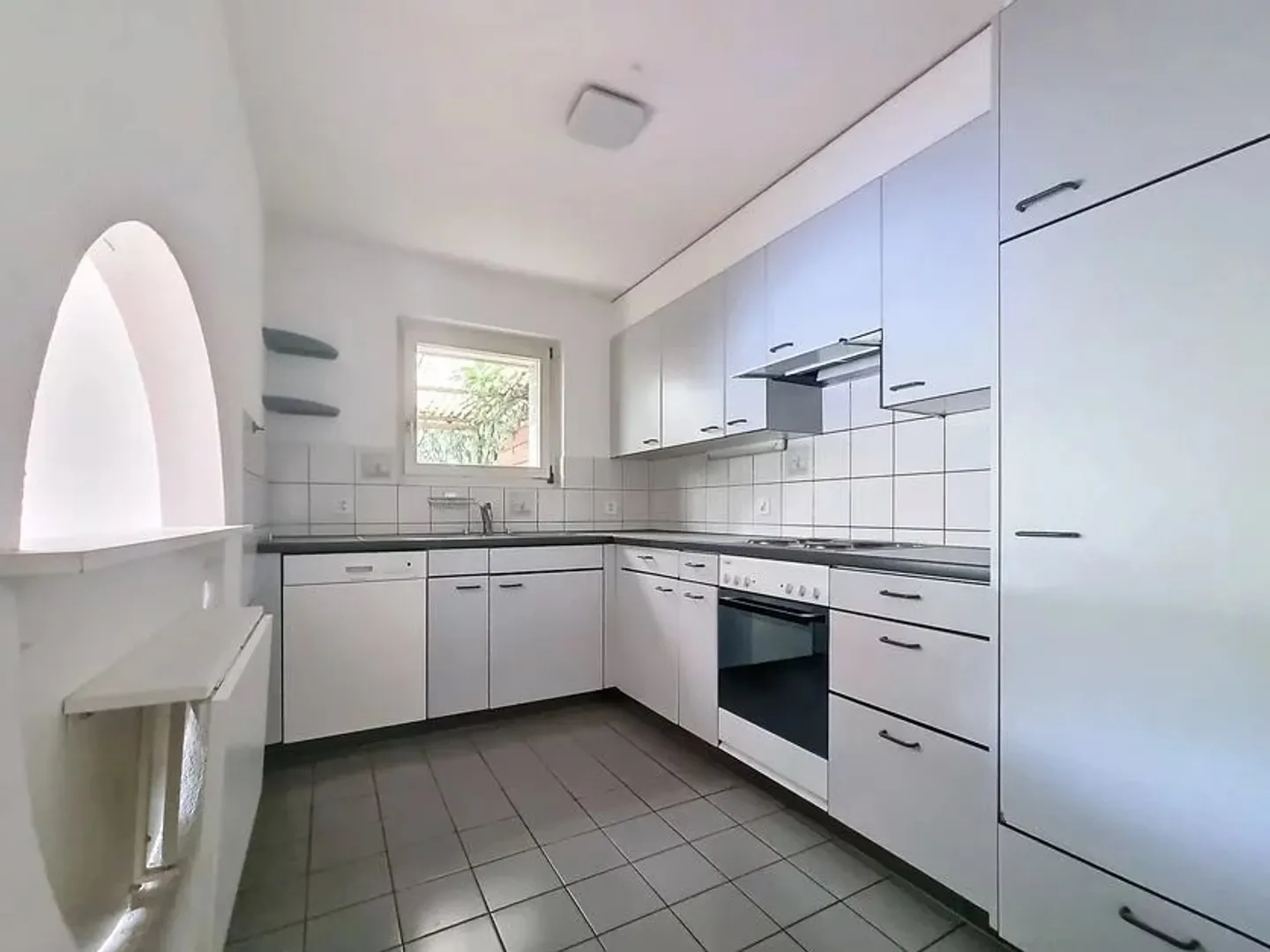 Geräumige Wohnung im Erdgeschoss - Foto 3 von 12