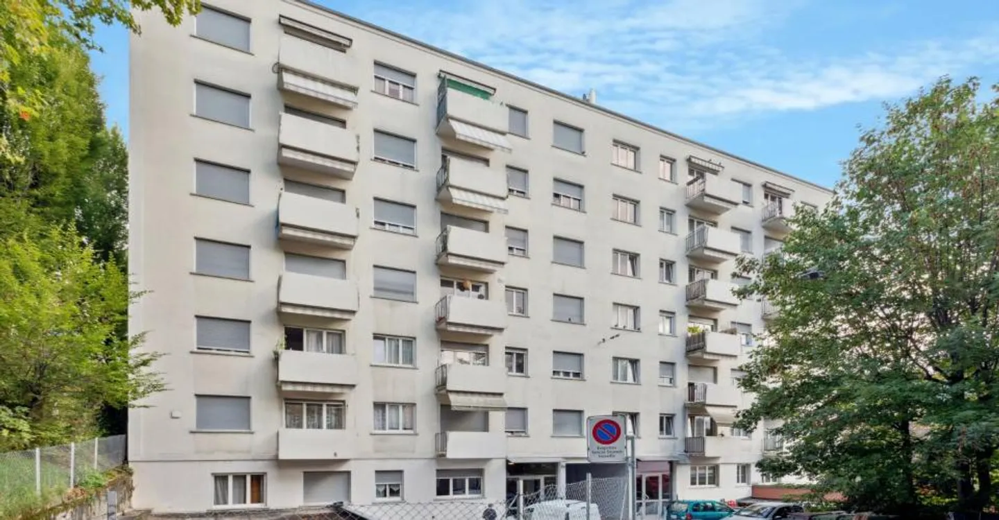 Appartement Charmant Près de Pontaise - Photo 1 sur 5