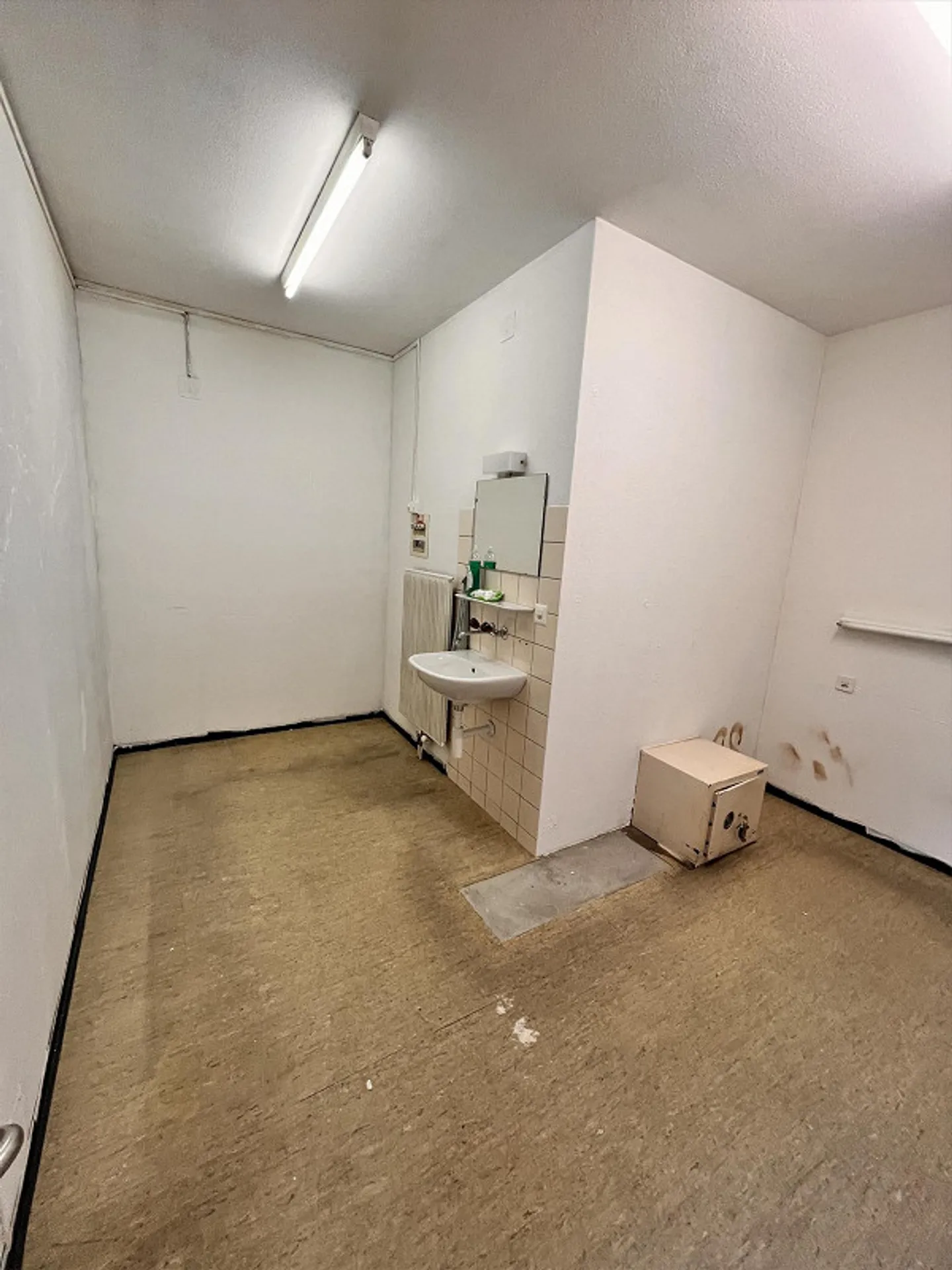 Beaucoup d'espace de rangement sur 19m² - Photo 2 sur 3