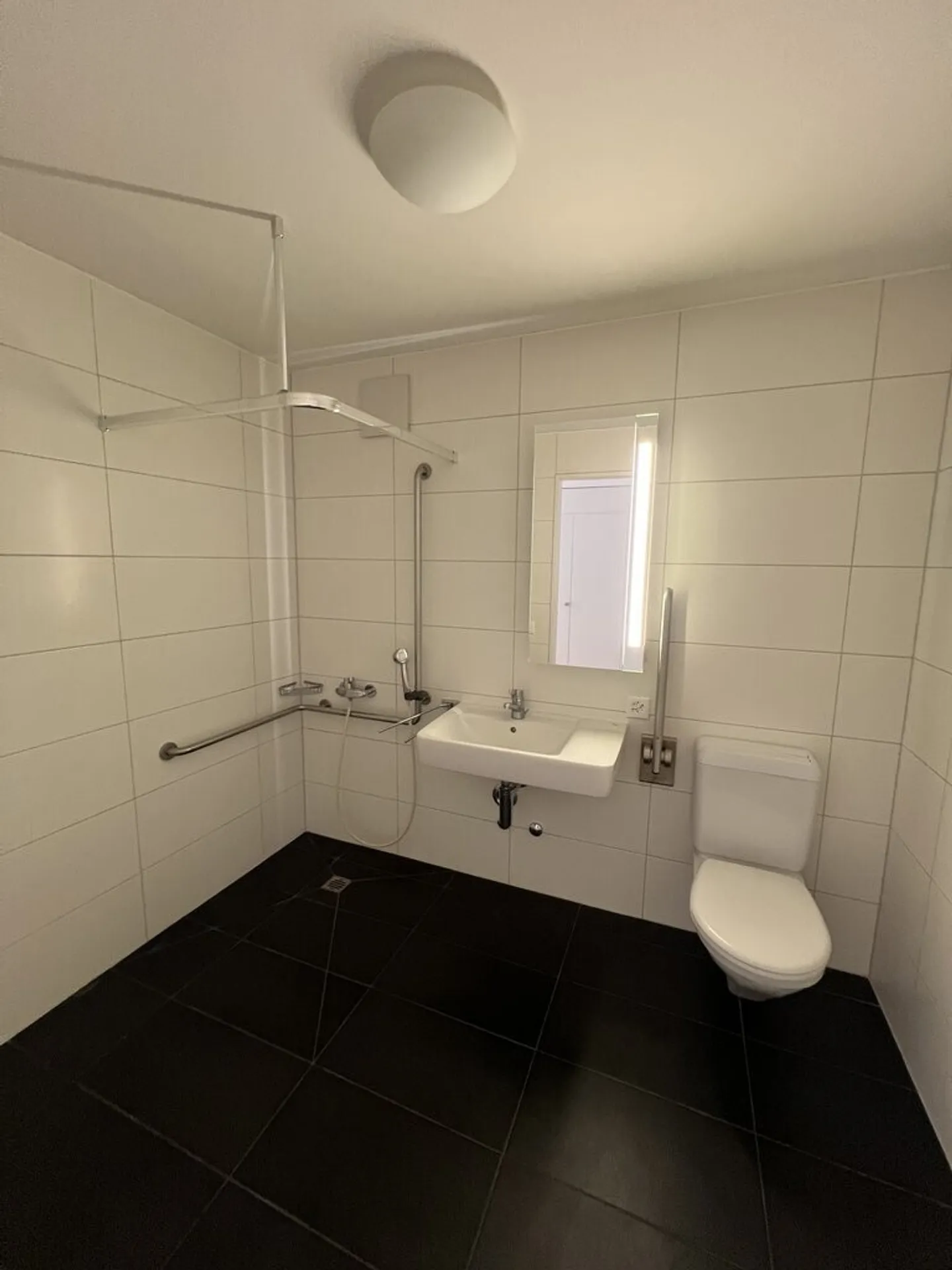 1 Mois de Loyer Gratuit ! Appartement Moderne 2.0 Pièces Vous Attend ! - Photo 5 sur 6