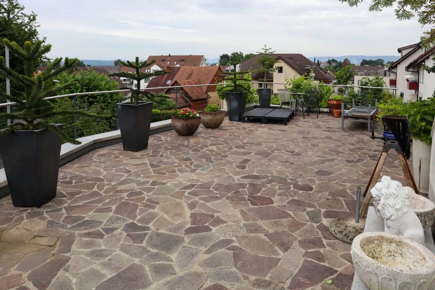 6 1/2 Room Single Family House with Small Apartment - Photo 4 of 14