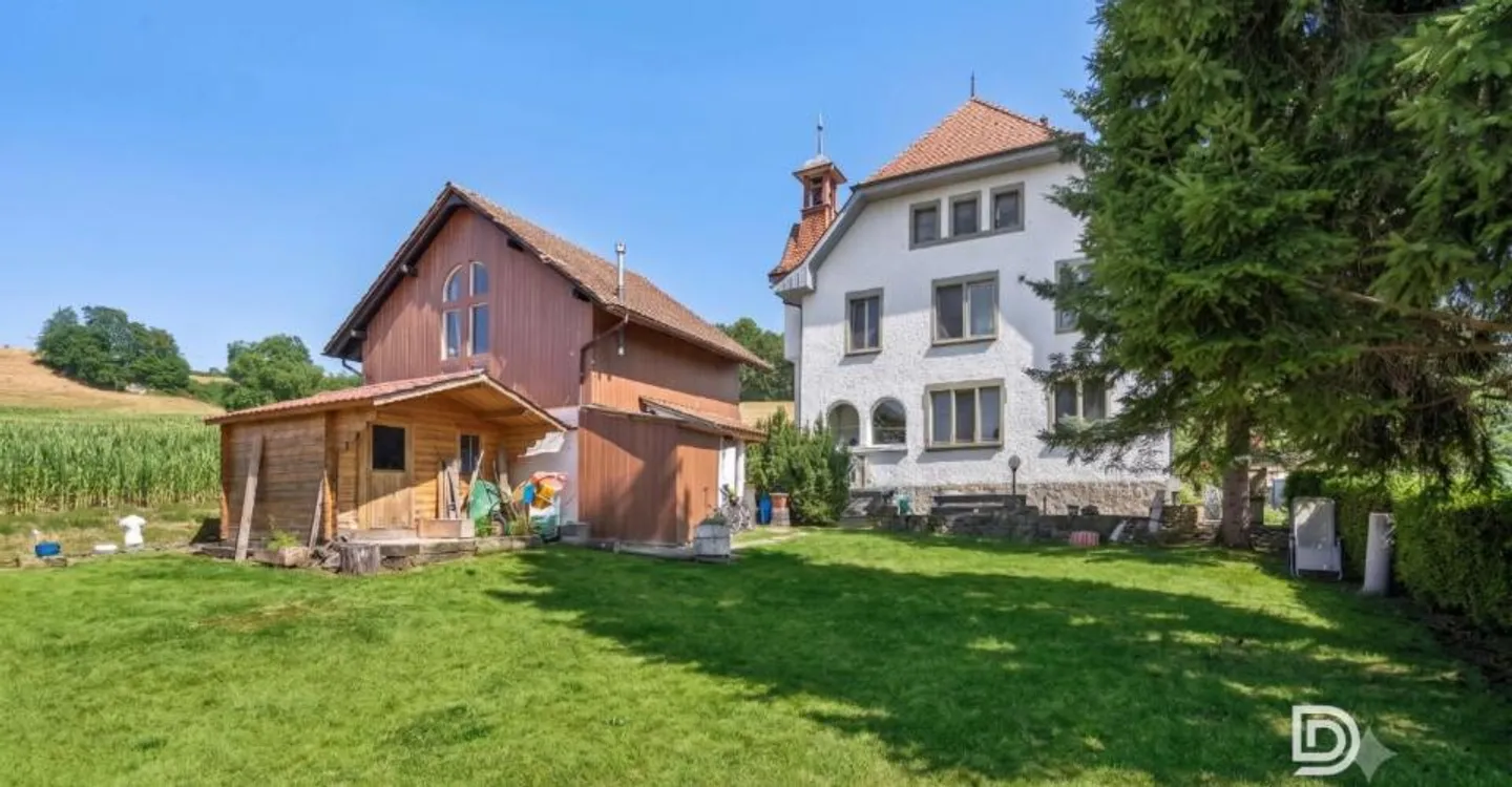 Ehemalige Schule von 1904 komplett renoviert - 3 Wohnungen und Anbau, auf dem Land, 35 Minuten von Lausanne entfernt - Foto 1 von 13