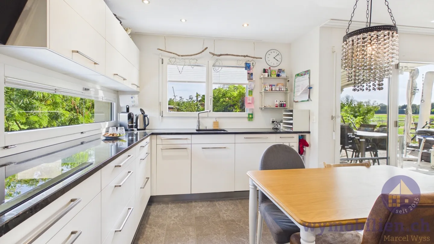 House with 258m2 of living space and limitless potential - Photo 5 of 12