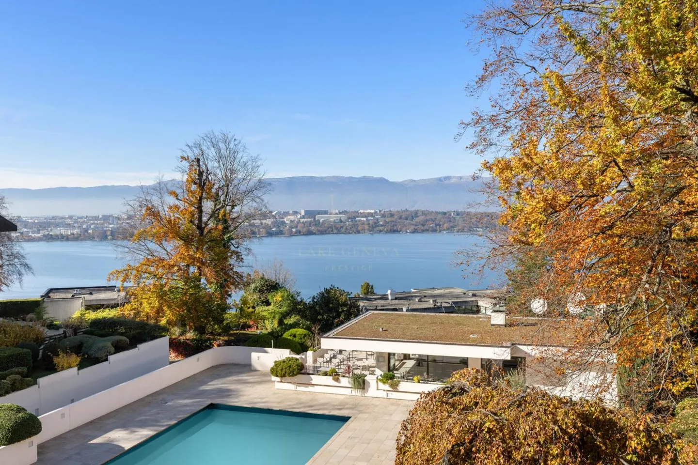 Magnificent apartment with lake view - Photo 1 of 13