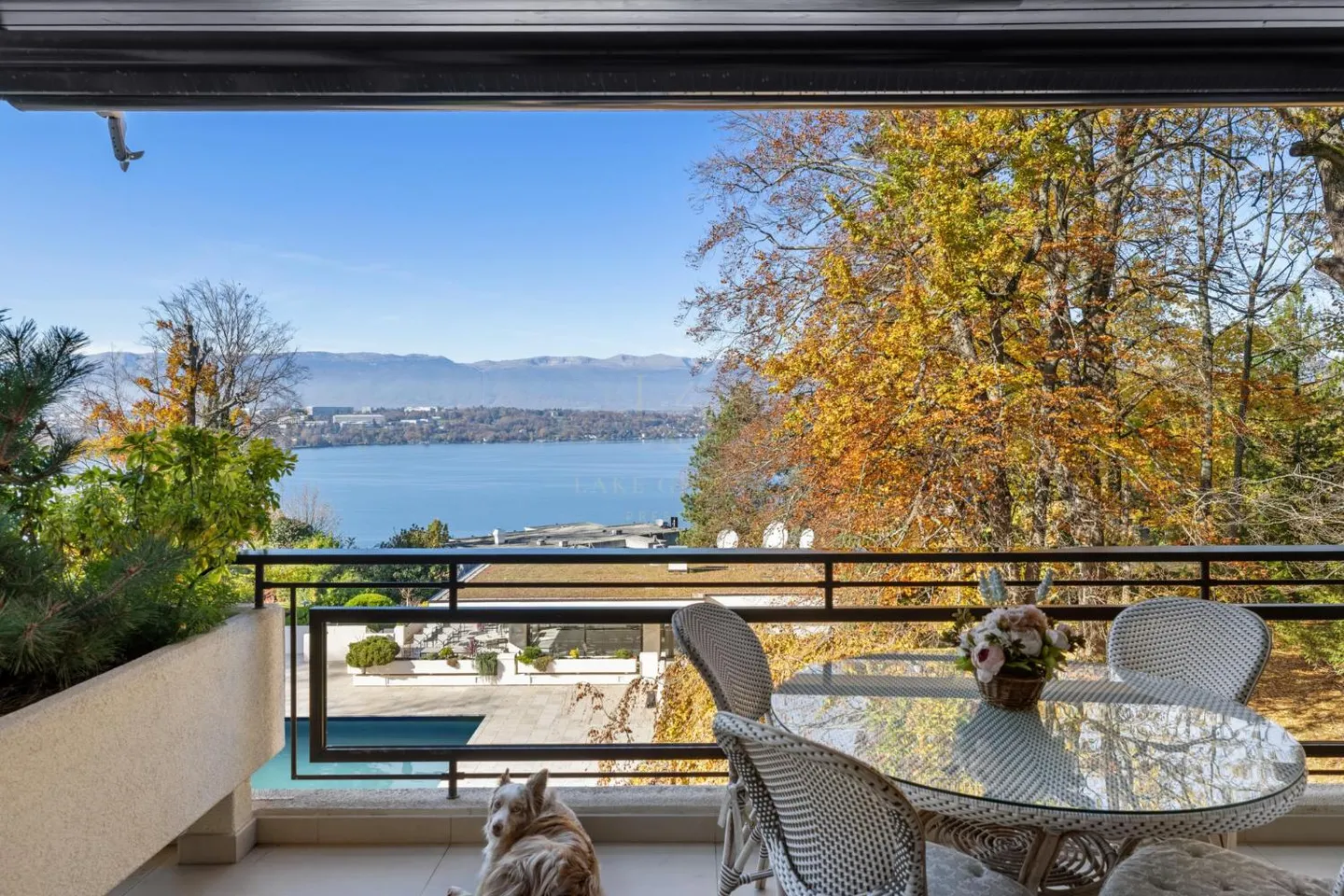 Magnificent apartment with lake view - Photo 2 of 13