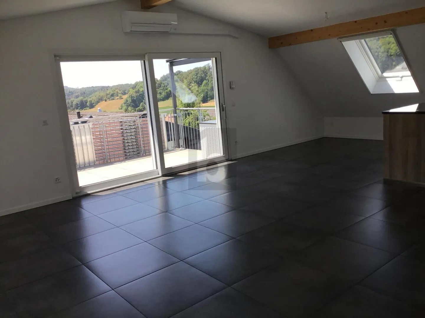 Sonnige, klimatisierte Wohnung - Foto 4 von 6