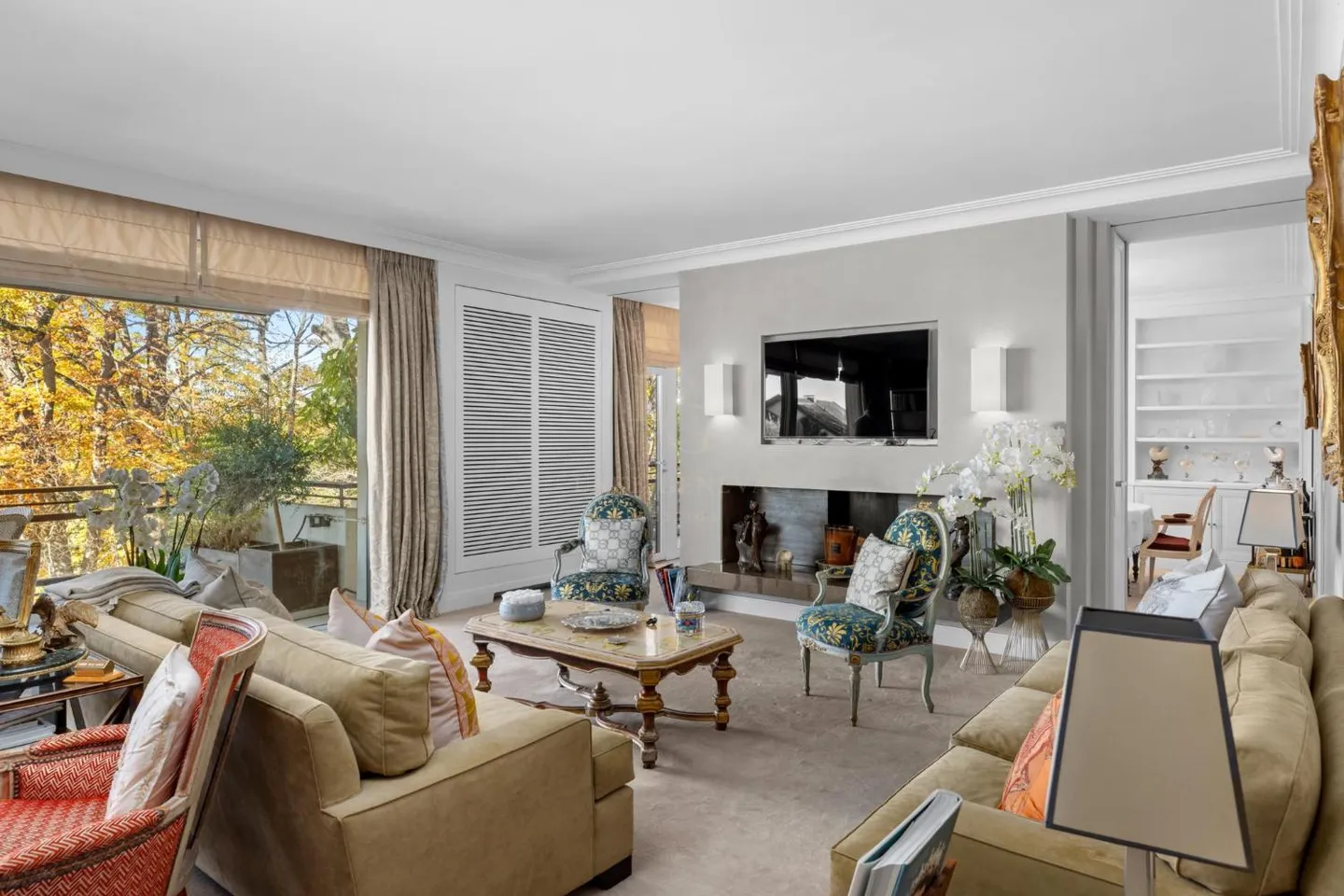 Magnificent apartment with lake view - Photo 5 of 13