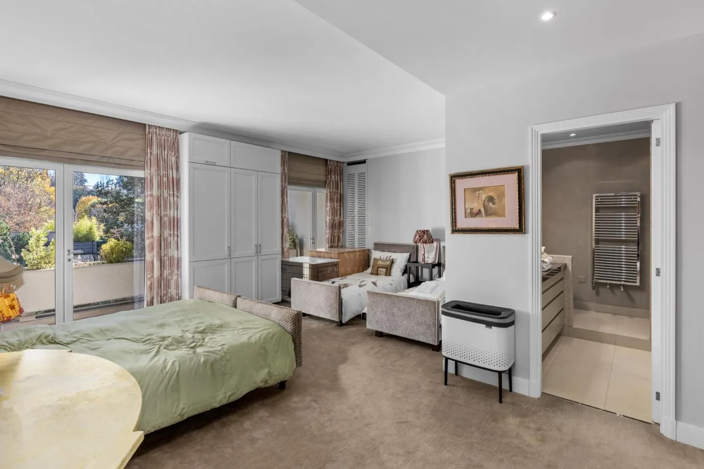 Magnificent apartment with lake view - Photo 11 of 13