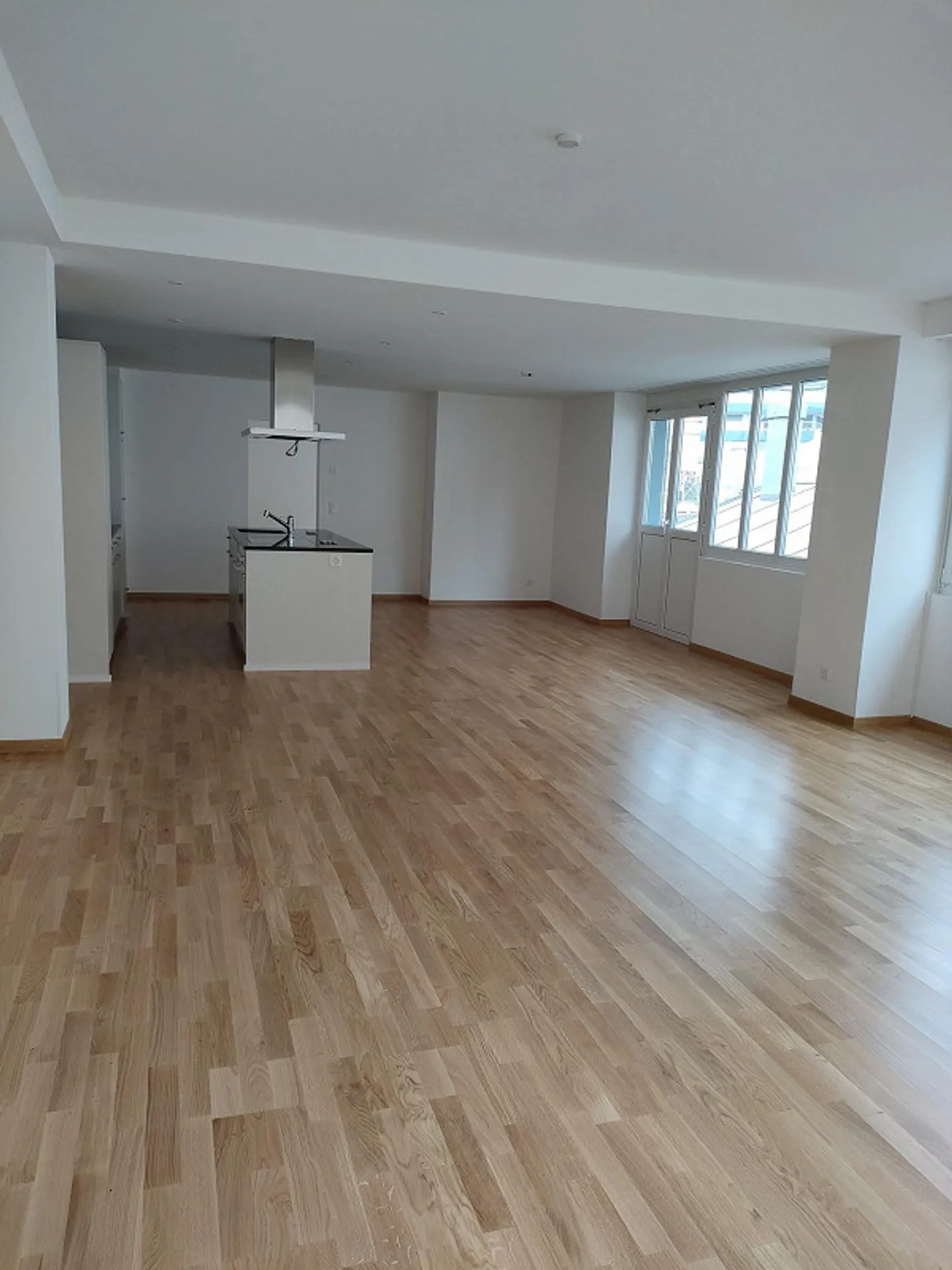 Appartement moderne et spacieux de 3,5 pièces dans la vieille ville - Photo 2 sur 9
