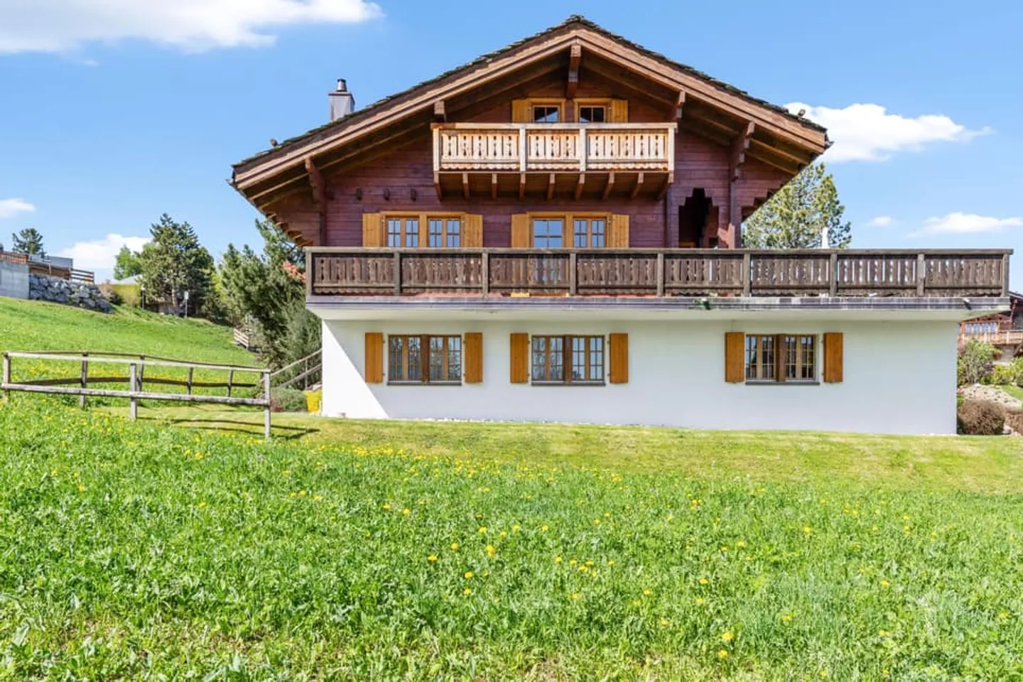 Magnifico chalet in legno in una posizione tranquilla - situazione eccezionale - Foto 4 di 12
