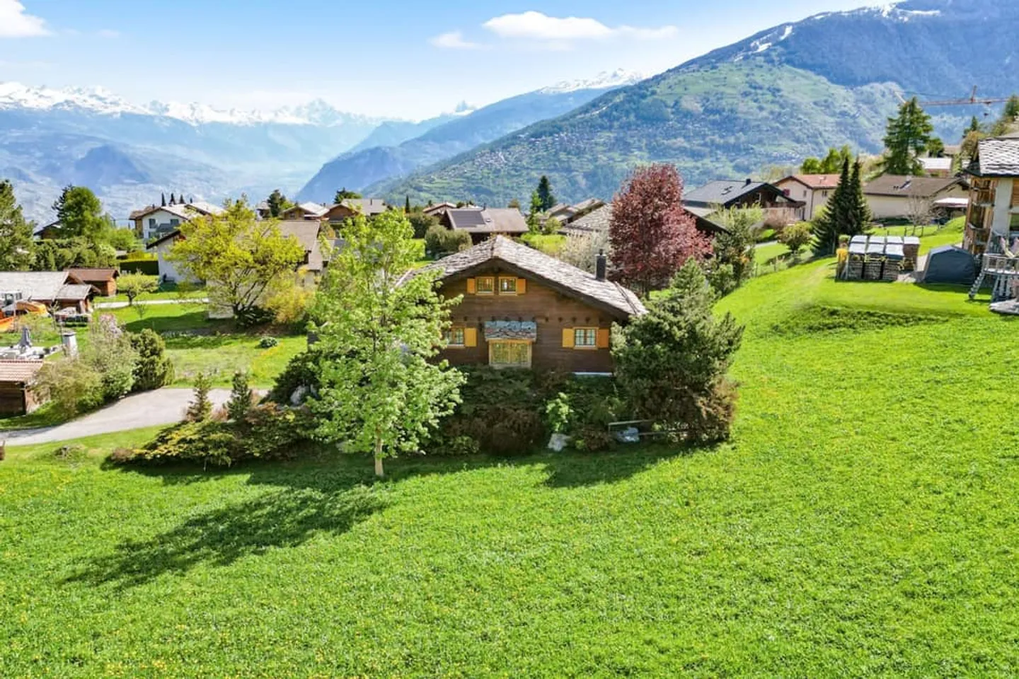Magnifico chalet in legno in una posizione tranquilla - situazione eccezionale - Foto 1 di 12