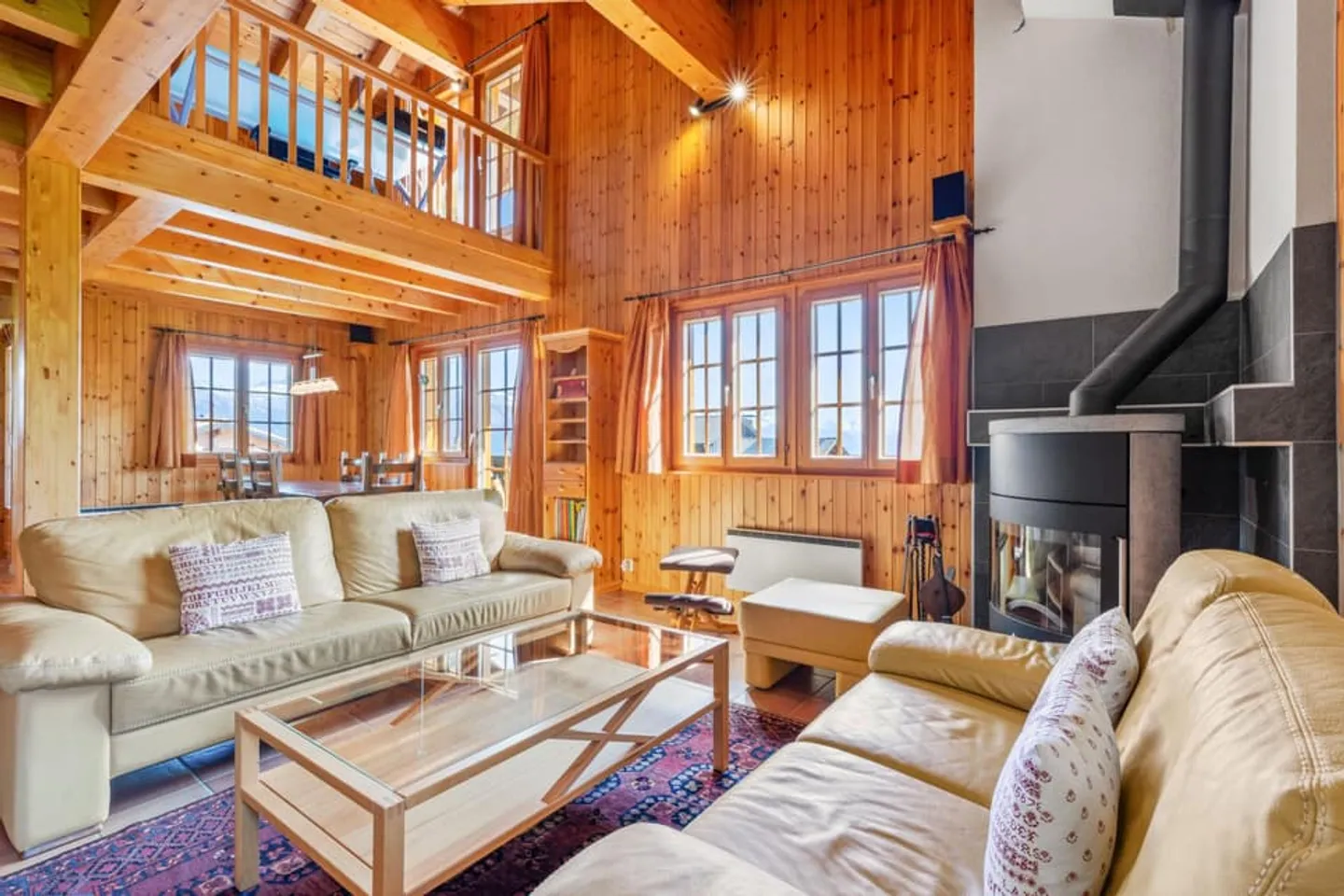 Magnifico chalet in legno in una posizione tranquilla - situazione eccezionale - Foto 3 di 12