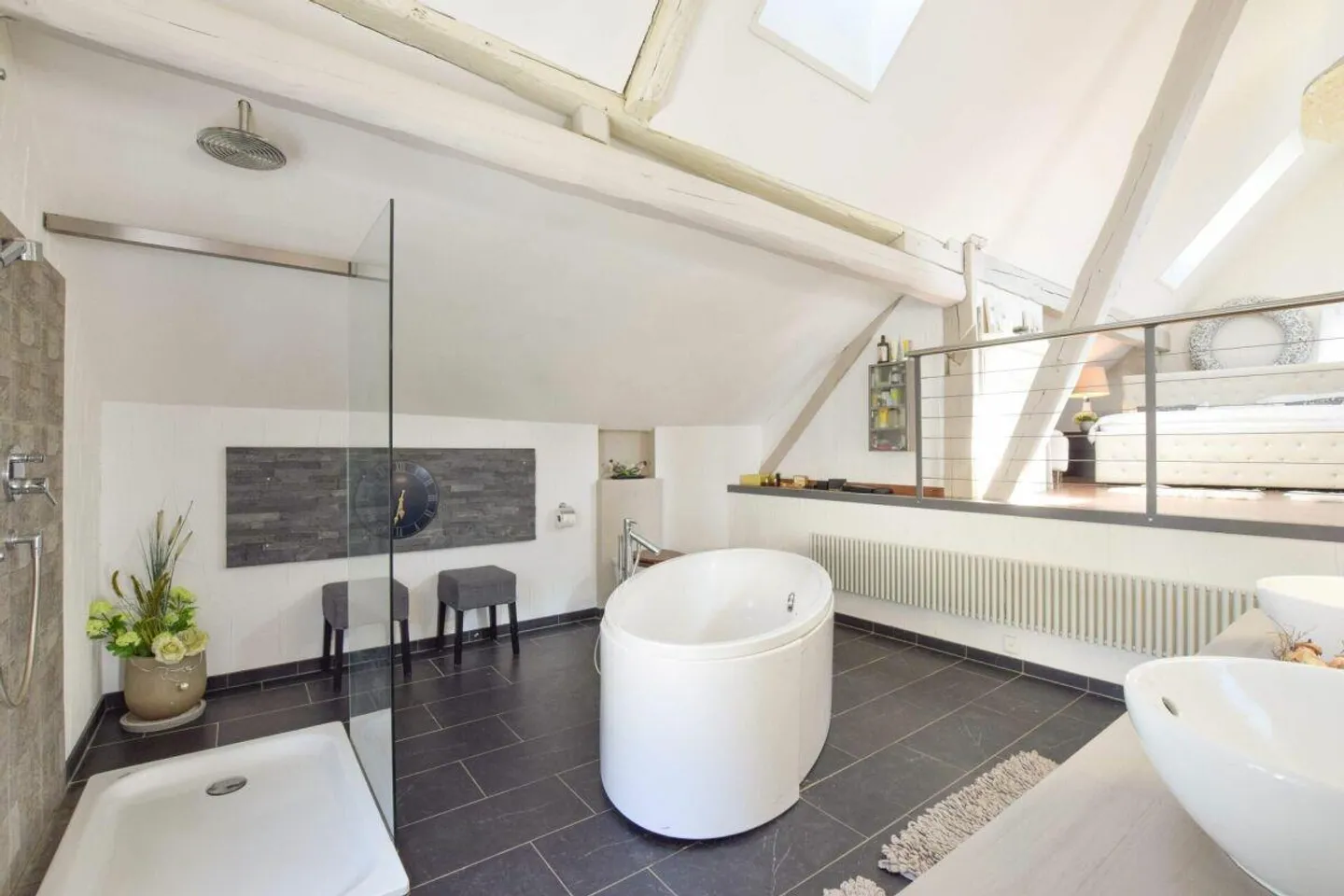 Charmantes Einfamilienhaus mit 5.5 Zimmern in Itaslen - Foto 11 von 12