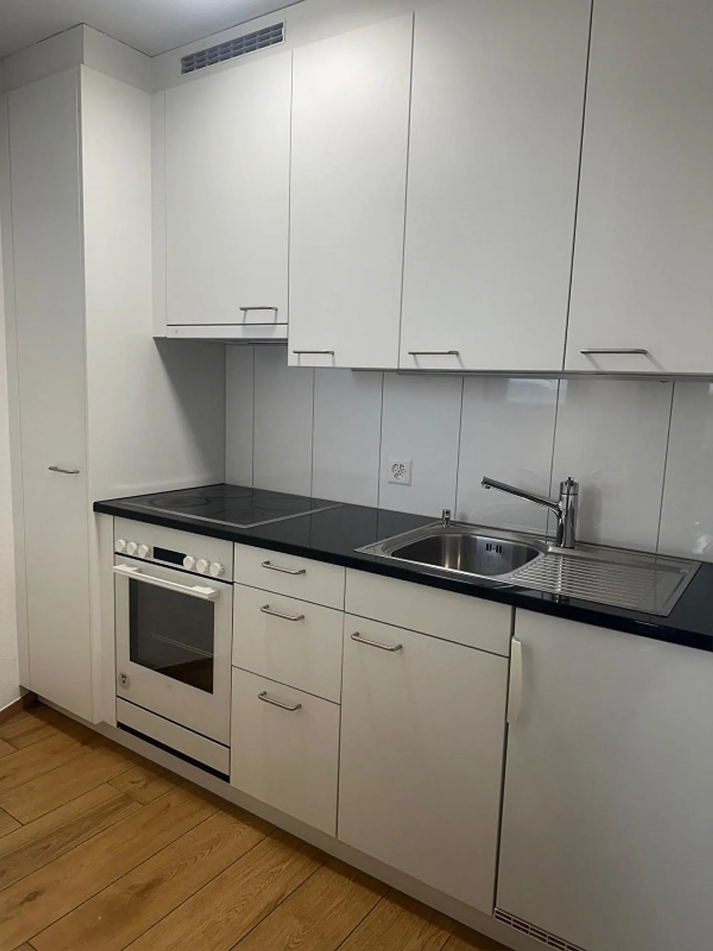 1-Zimmer Singlewohnung im obersten Stockwerk zu vermieten - Foto 2 von 5