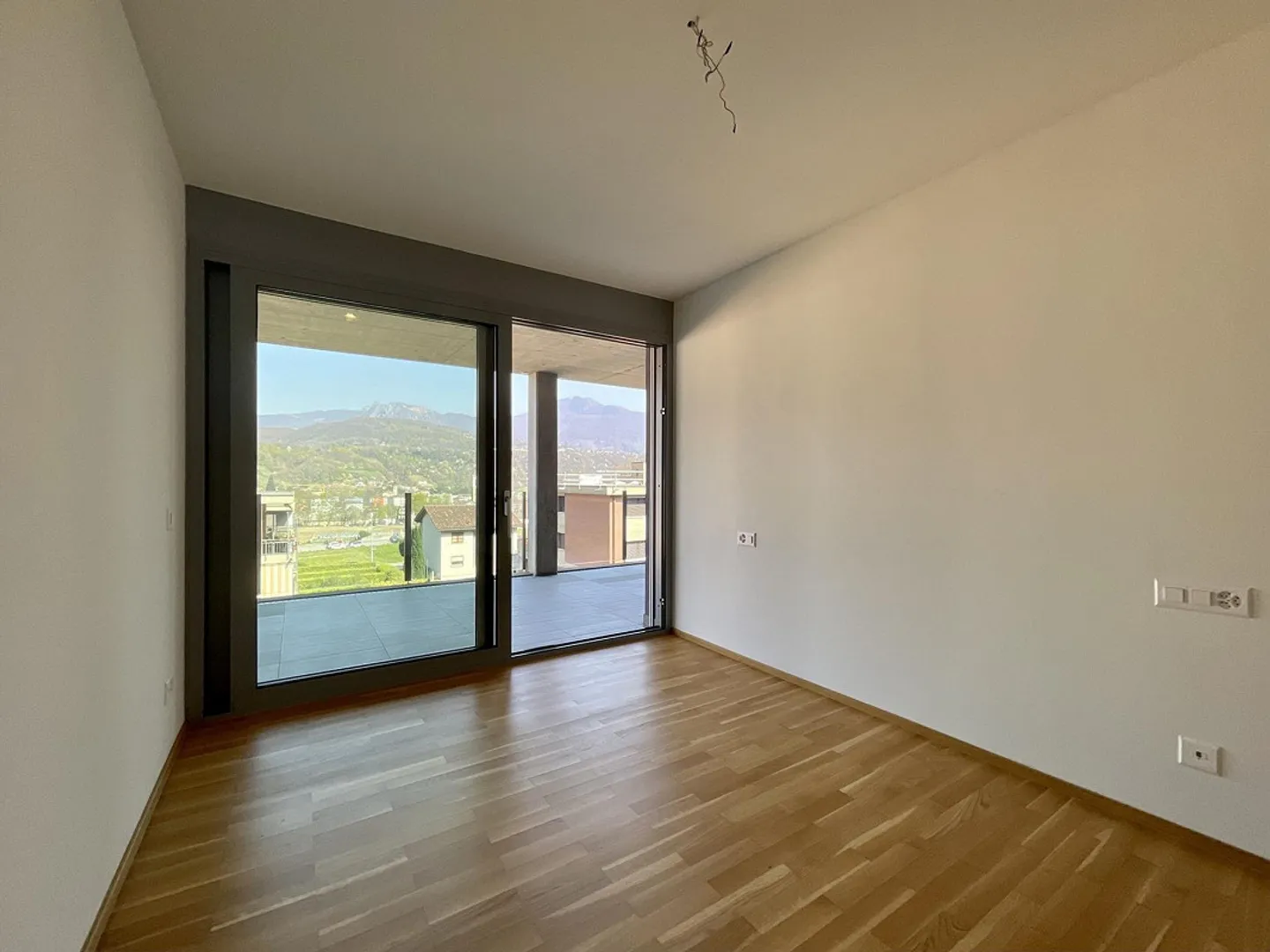 GRAVESANO - FOR SALE 2.5 ROOMS WITH HUGE 40 SQM TERRACE - Photo 6 of 13