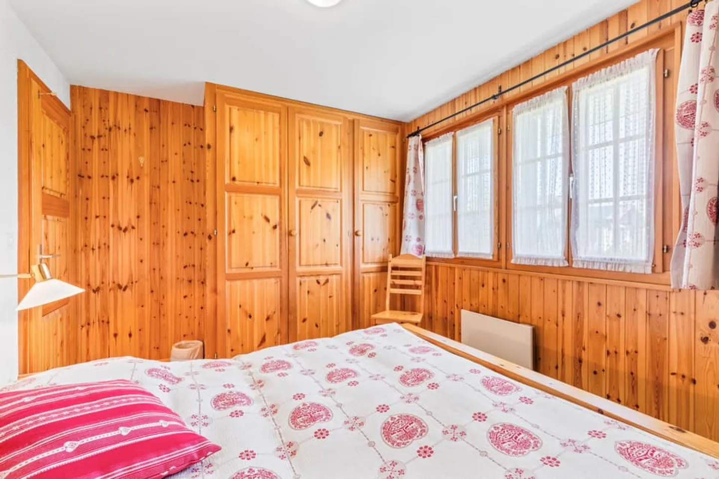 Magnifico chalet in legno in una posizione tranquilla - situazione eccezionale - Foto 10 di 12