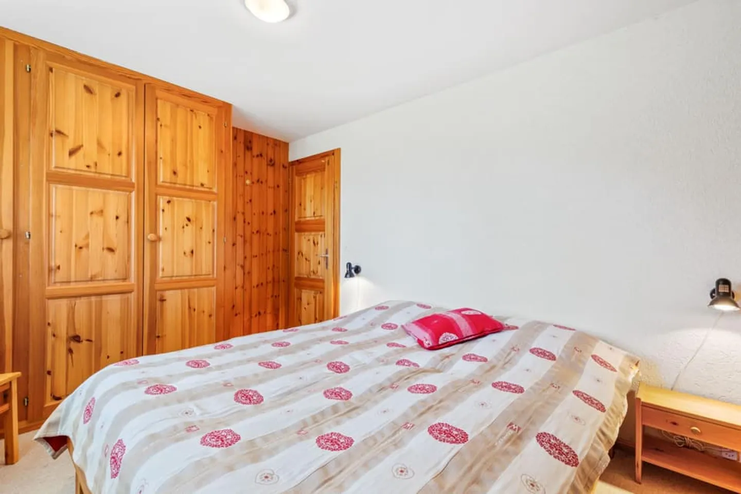 Magnifico chalet in legno in una posizione tranquilla - situazione eccezionale - Foto 11 di 12