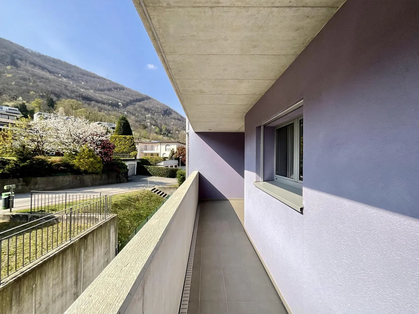 GRAVESANO - FOR SALE 2.5 ROOMS WITH HUGE 40 SQM TERRACE - Photo 12 of 13