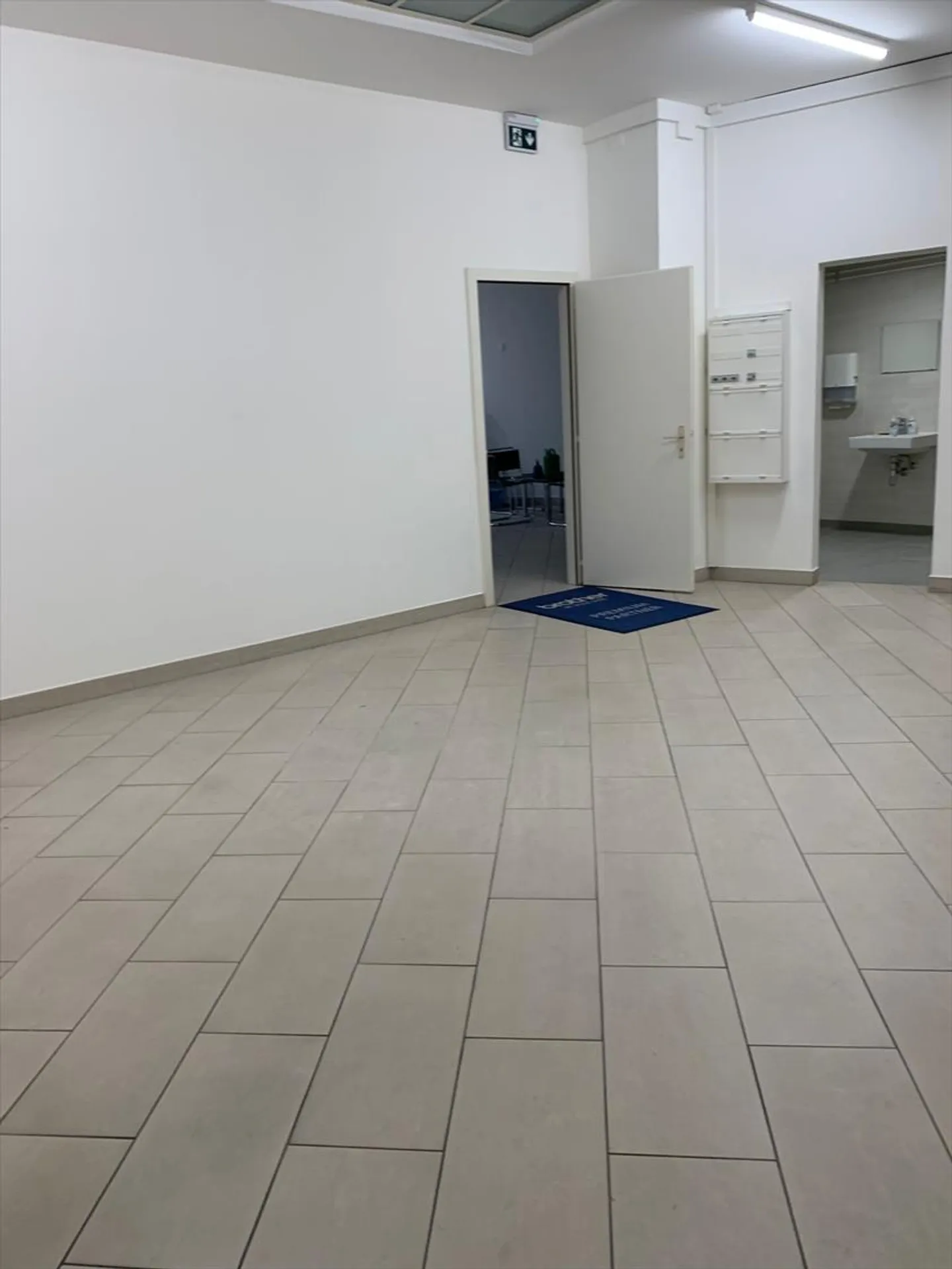 Geräumige, renovierte Räumlichkeiten mit Lastenaufzug. Ideale Fläche für Ausstellungen - bu - Foto 10 von 13