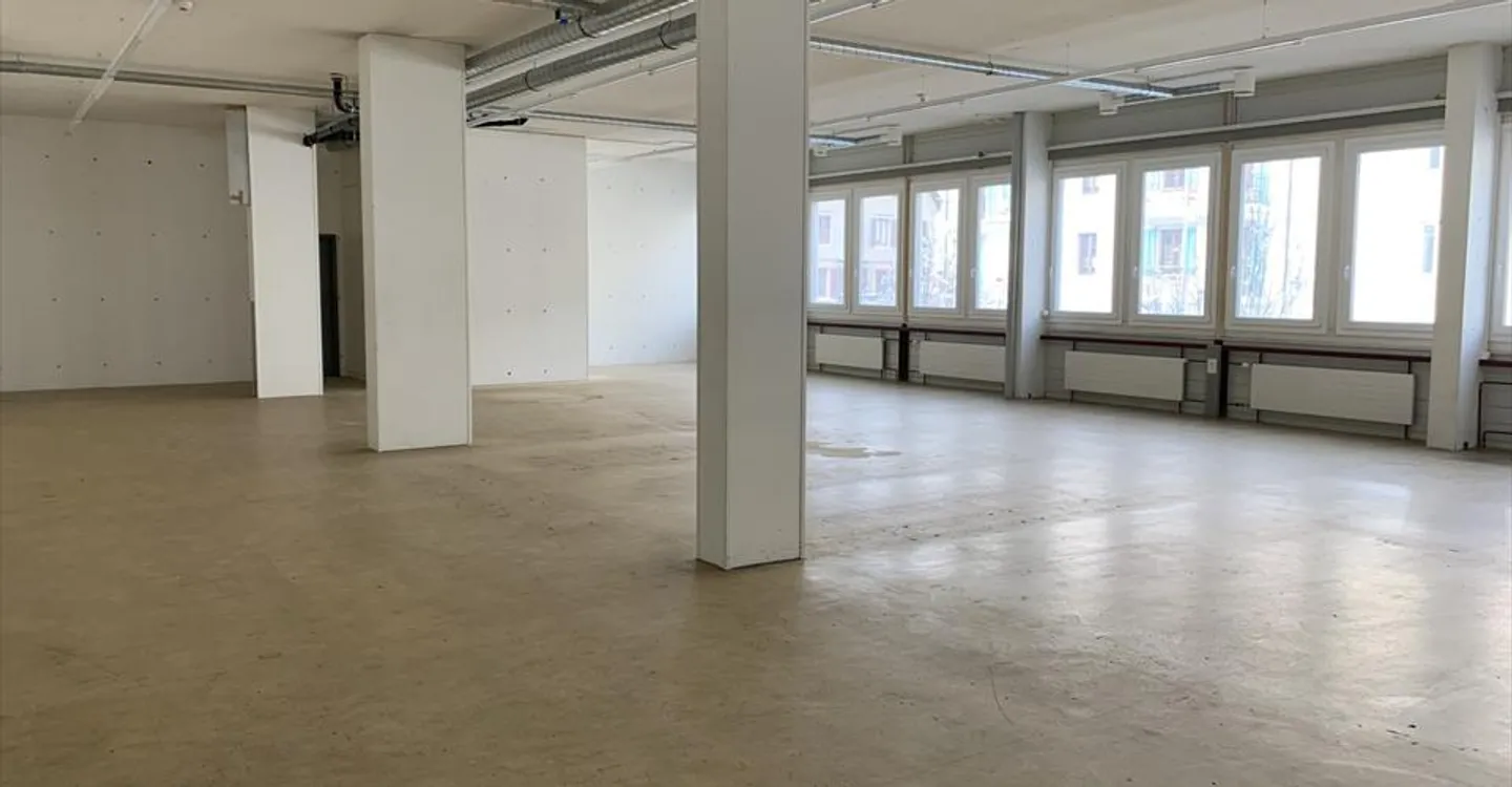Spazio amministrativo di circa 290m2 in affitto al 1° piano a Locle - Foto 2 di 4