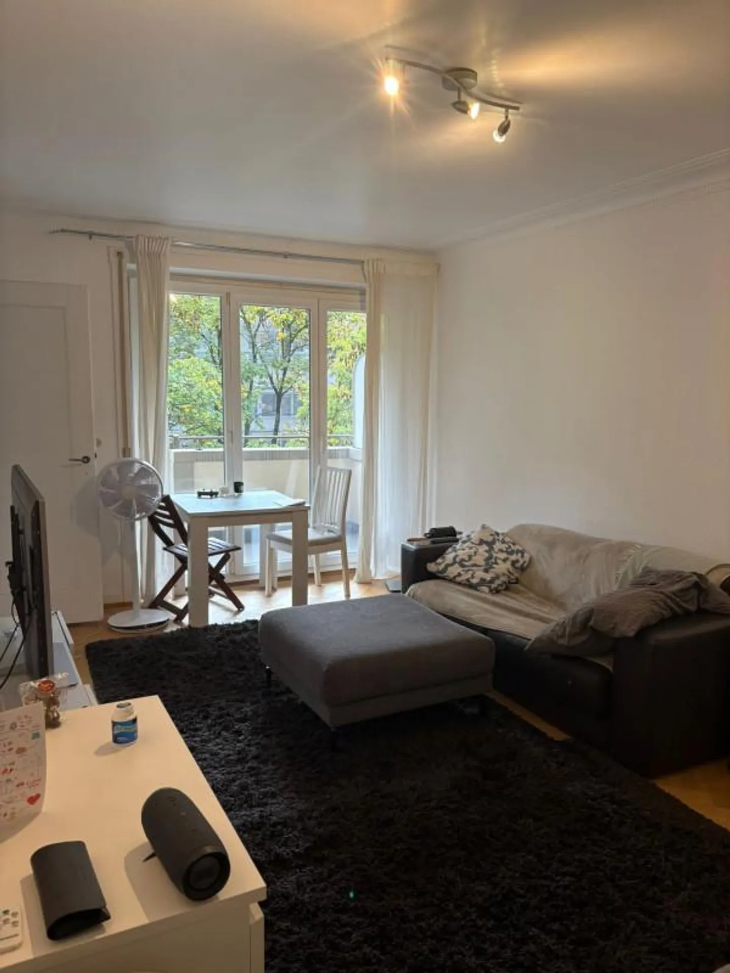 Appartement de 2,5 pièces au 4ème étage à Genève 1206 - Photo 2 sur 5