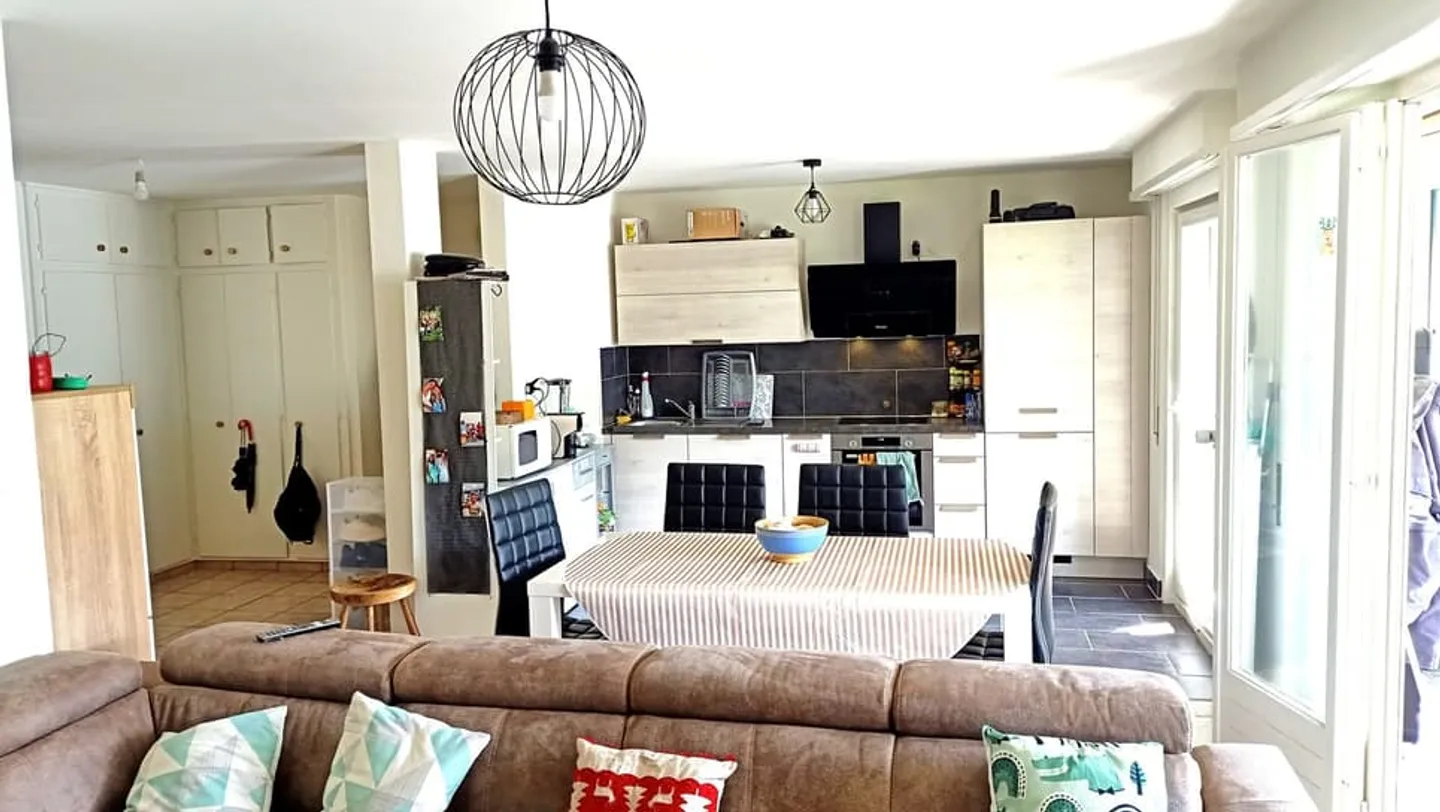 Free and repainted, close to the train station with parking space - Photo 2 of 11