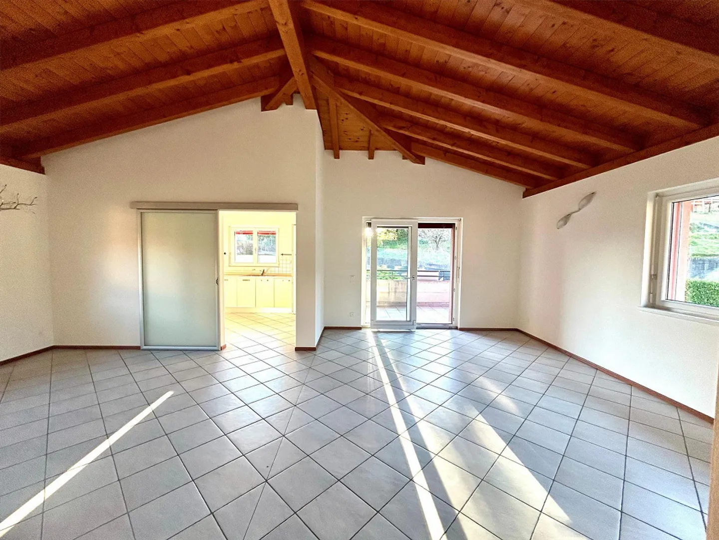 Affittasi 4 1/2 a Corteglia - Foto 1 di 10