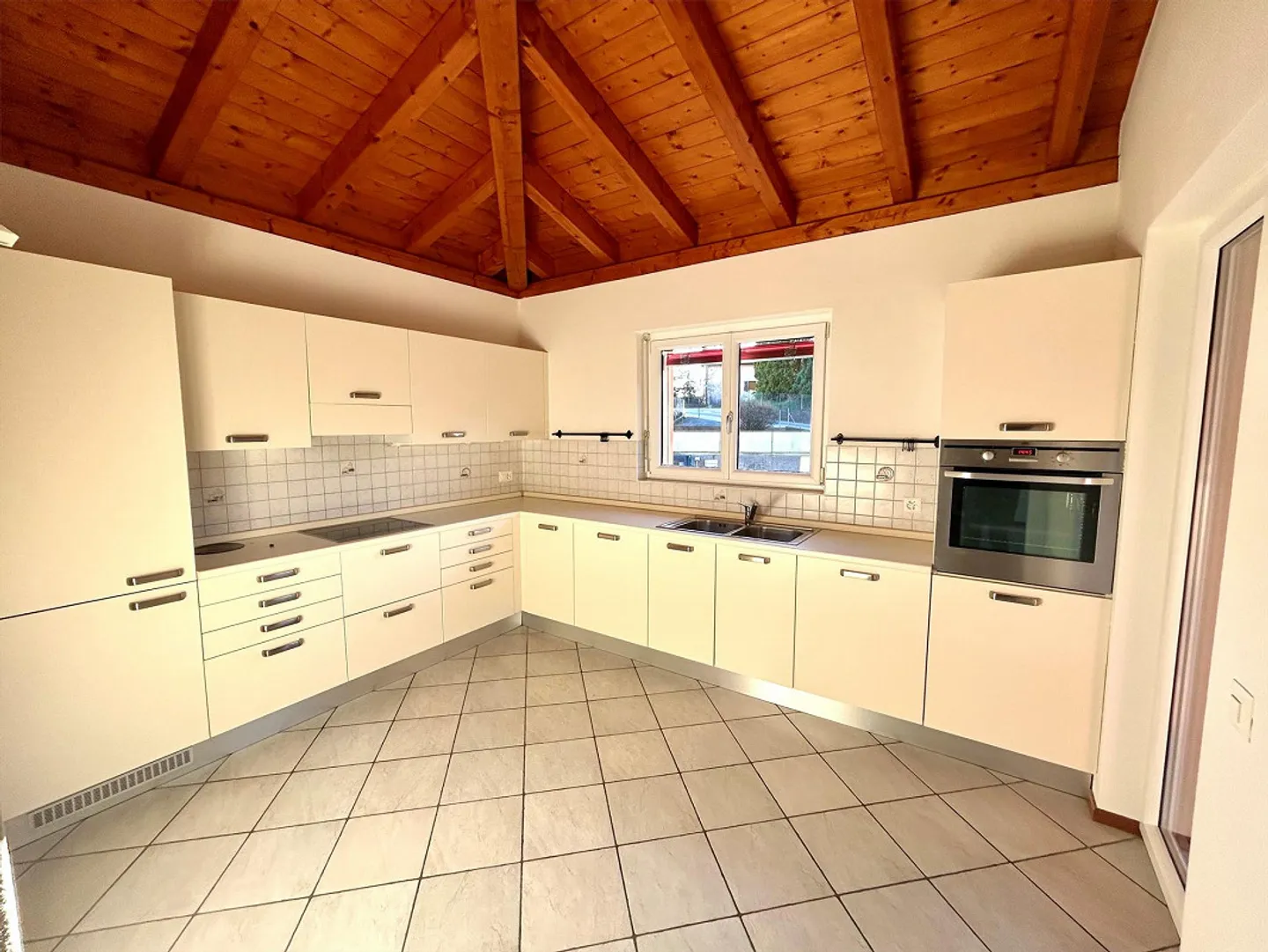 Affittasi 4 1/2 a Corteglia - Foto 2 di 10