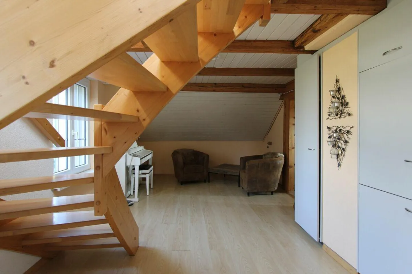 Unique 6.5-room country house with a separate apartment and commercial spaces - Photo 11 of 24