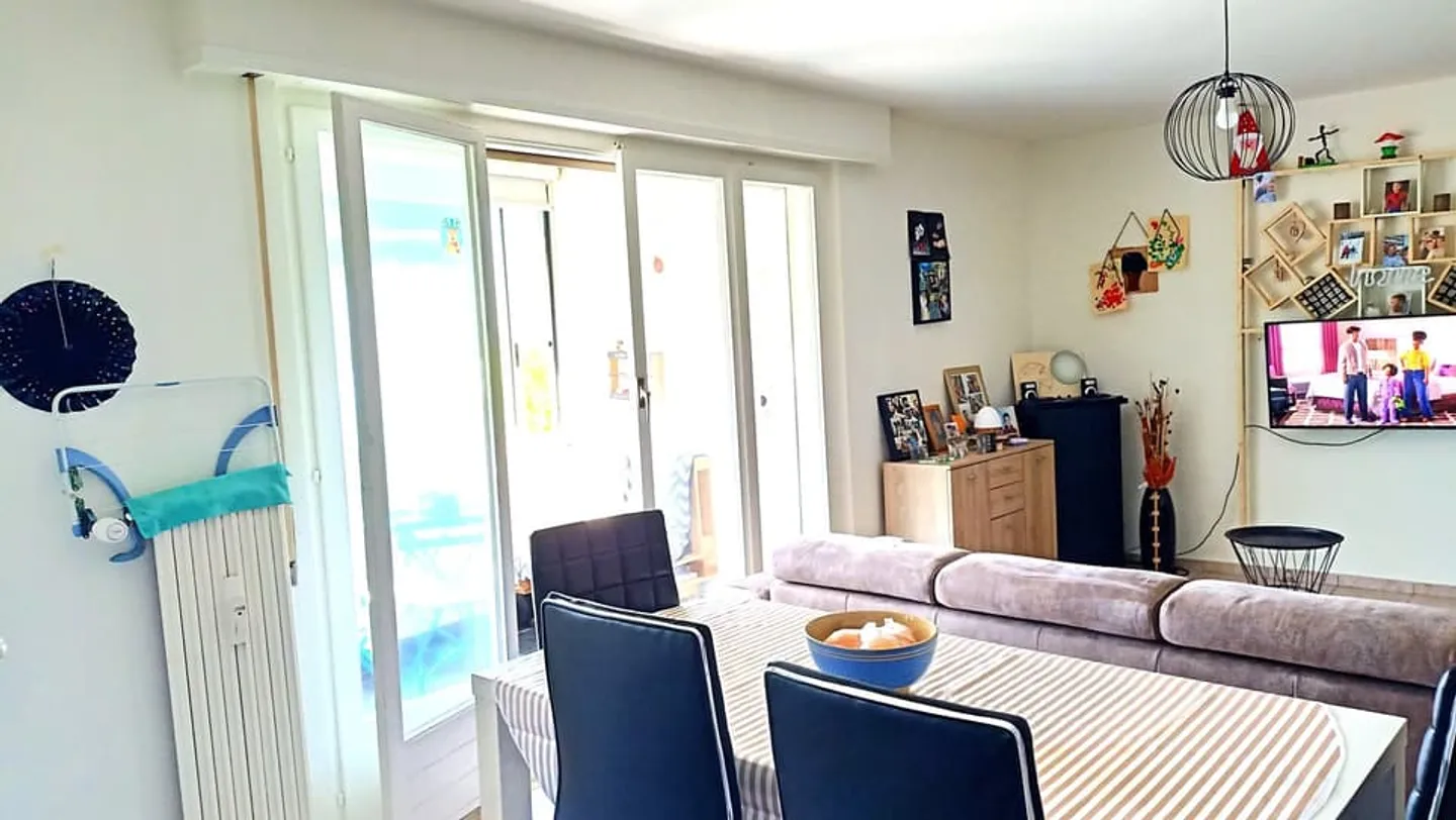 Free and repainted, close to the train station with parking space - Photo 3 of 11