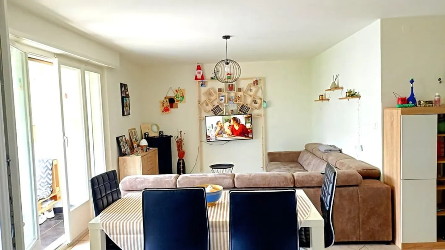 Free and repainted, close to the train station with parking space - Photo 4 of 11