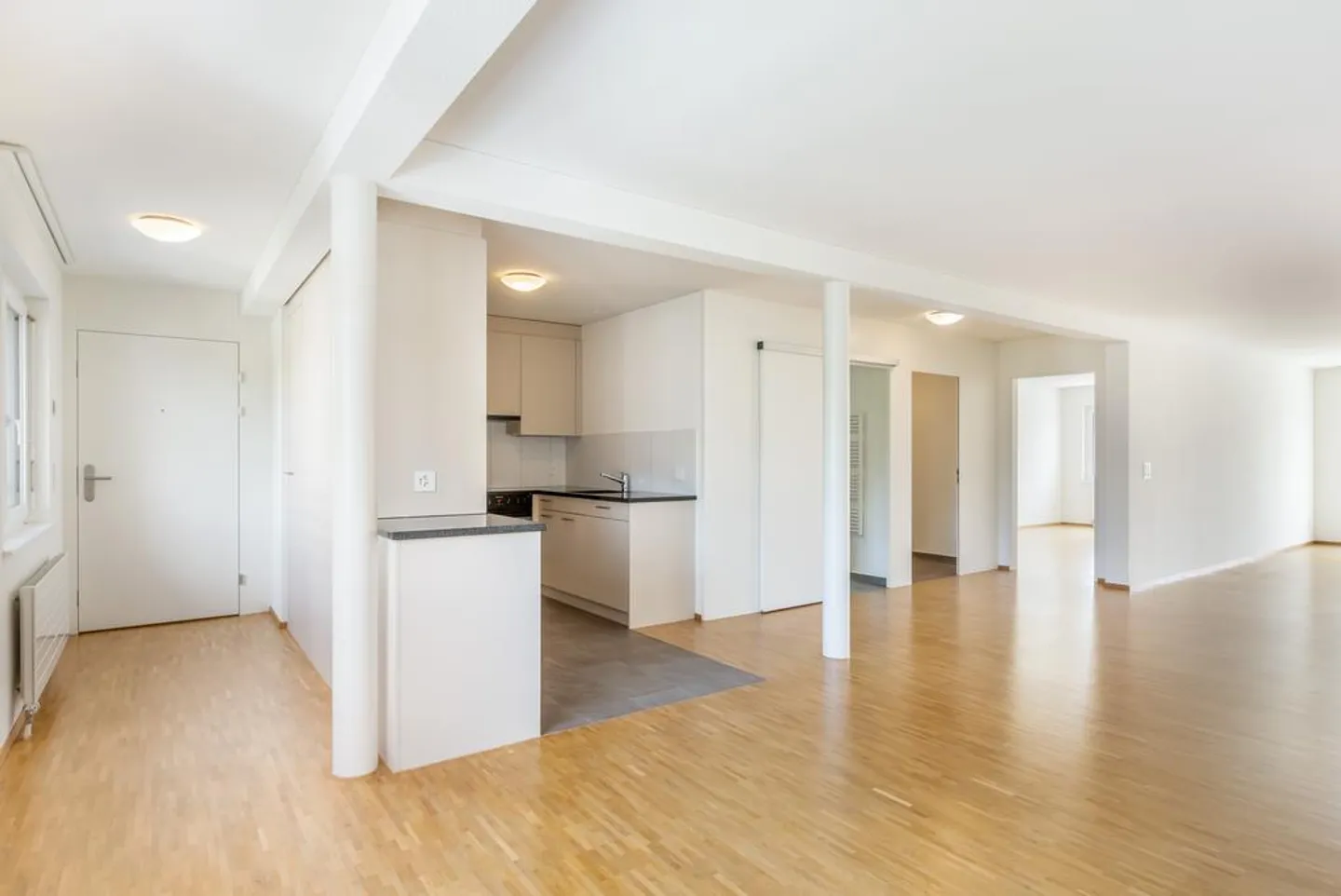 Cozy apartment with seating area - Photo 3 of 9