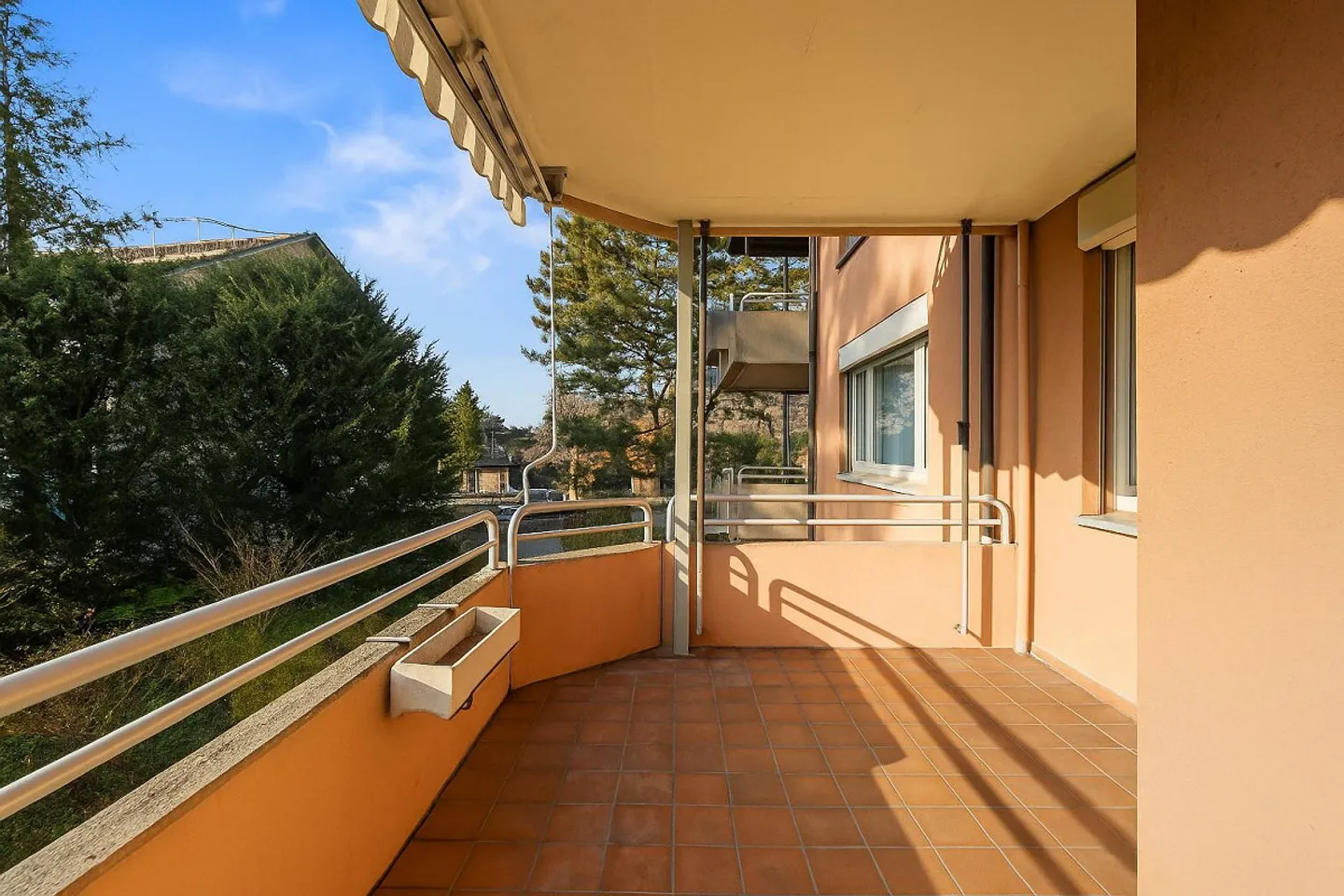 Appartamento 4.5 stanze in una bella e tranquilla posizione senza traffico di transito - Foto 3 di 15