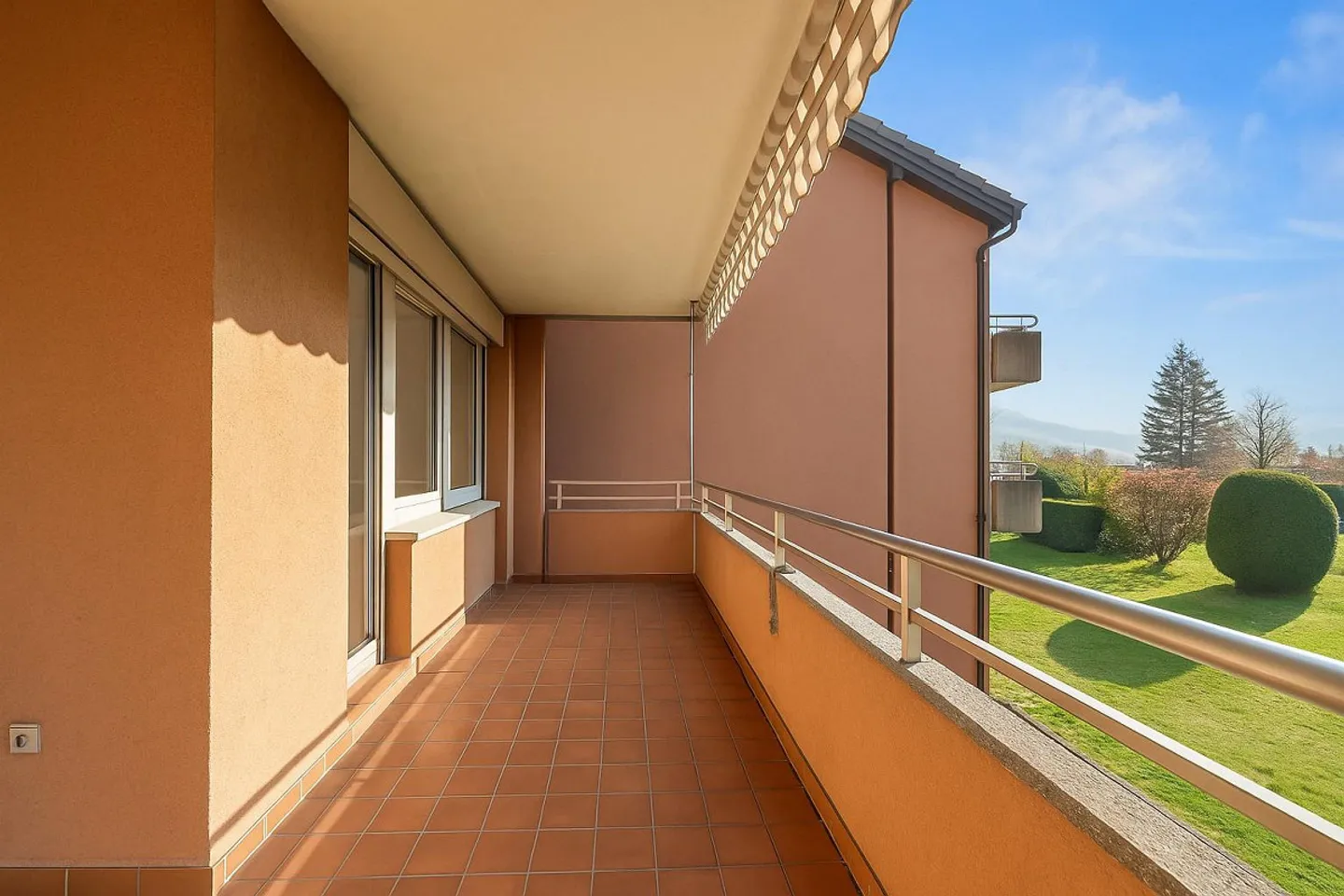 Appartamento 4.5 stanze in una bella e tranquilla posizione senza traffico di transito - Foto 4 di 15