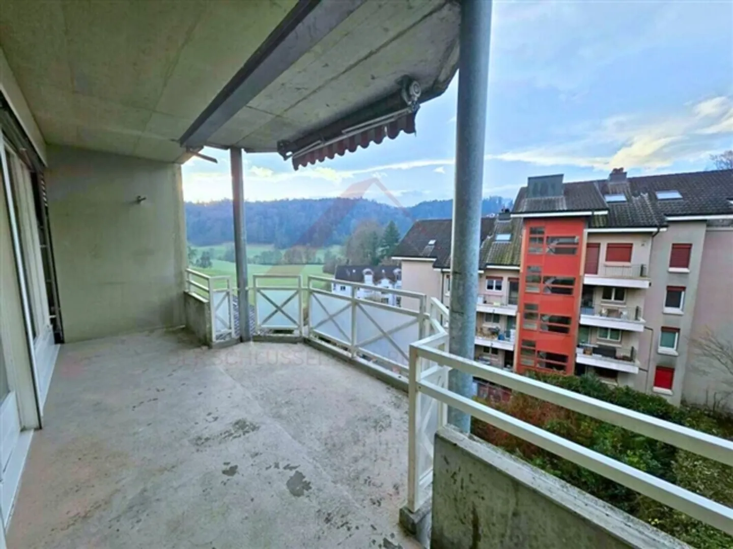 Spacious 5.5-room apartment in a quiet location in Adligenswil - Photo 2 of 10