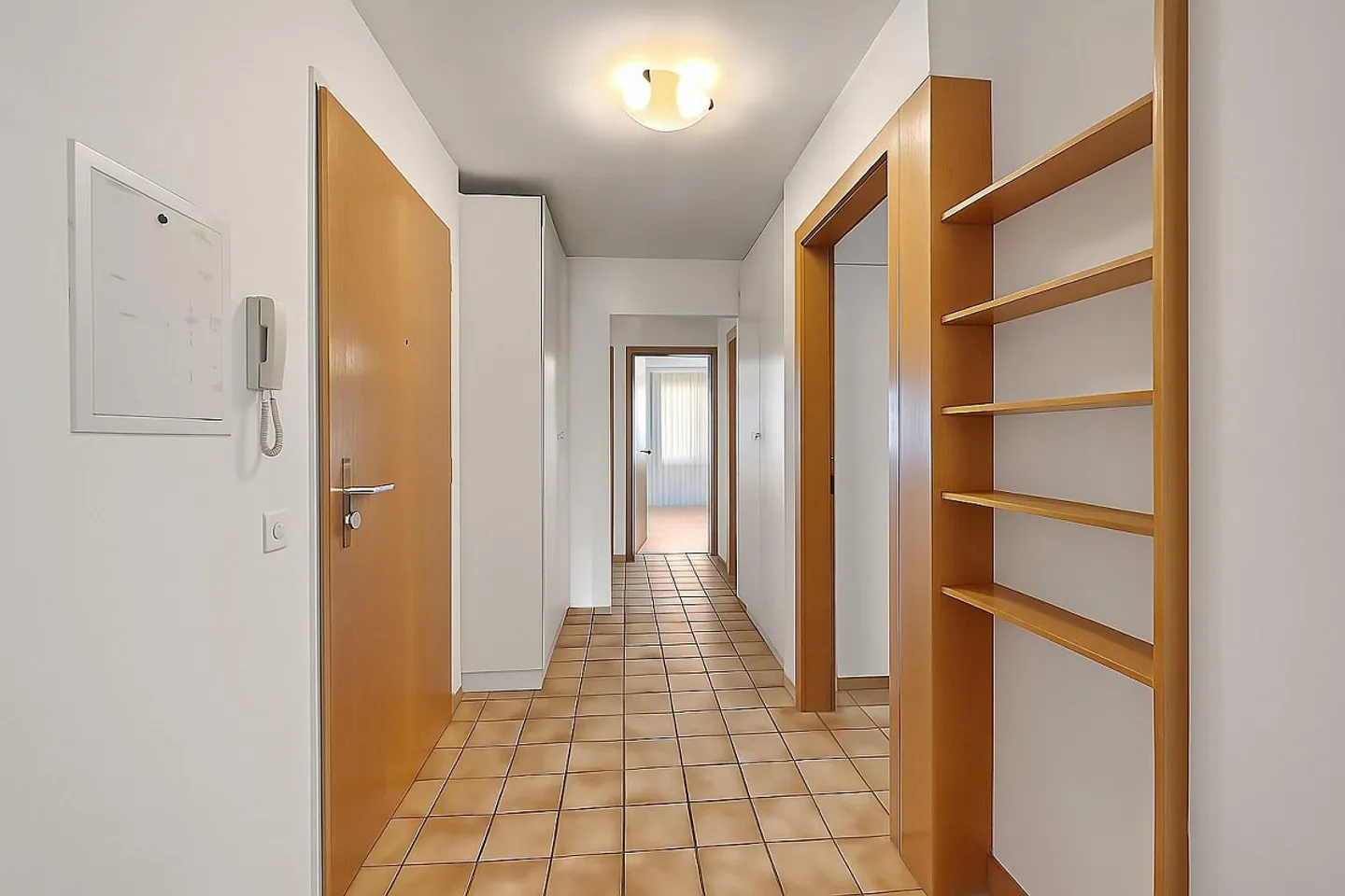 Appartamento 4.5 stanze in una bella e tranquilla posizione senza traffico di transito - Foto 7 di 15