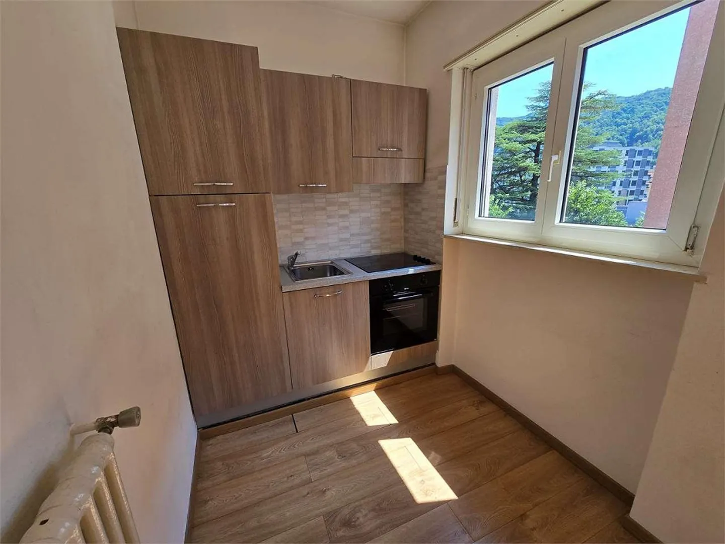 Chiasso (Via Maderno 6A) - Lumineux studio au 3ème étage, rénové - Photo 2 sur 5
