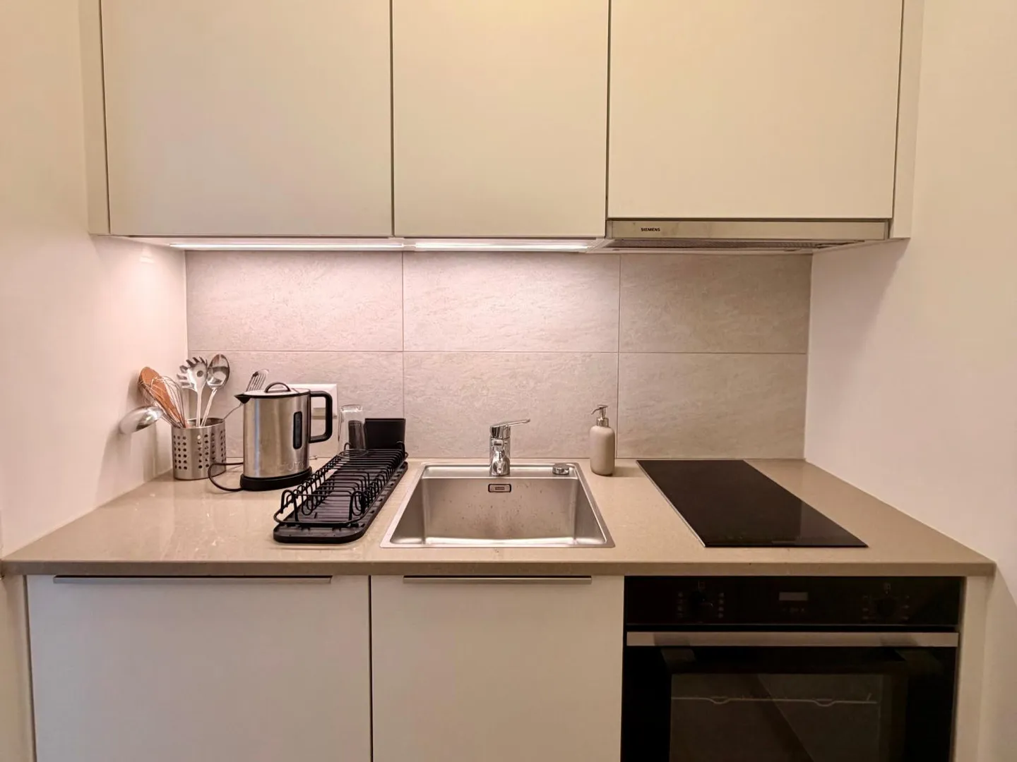 Modern Studio in Central Geneva - Photo 6 of 7