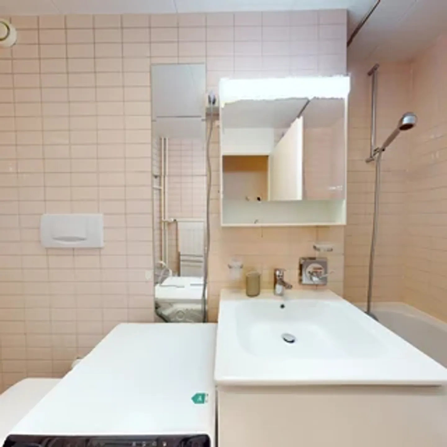 Modern Studio in Central Geneva - Photo 7 of 7