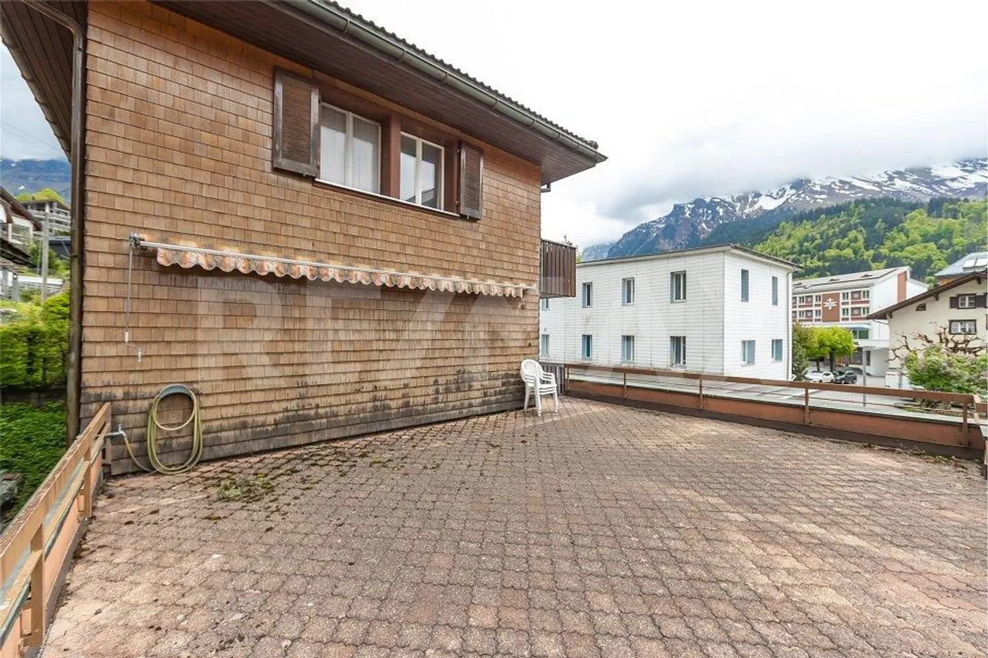 Bâtiment résidentiel, de vacances et commercial au cœur d'Engelberg - Photo 10 sur 13